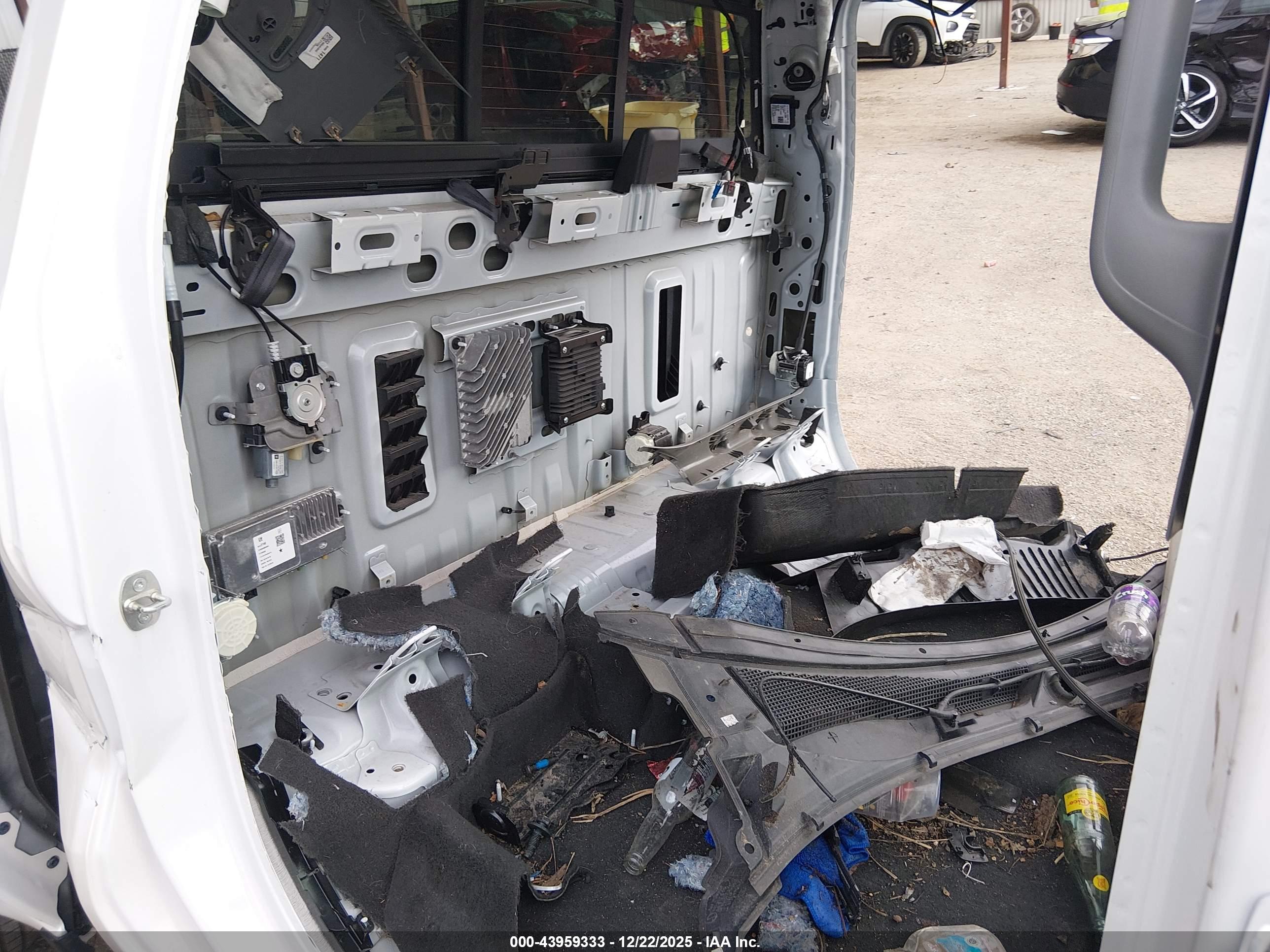 GMC SIERRA image 8