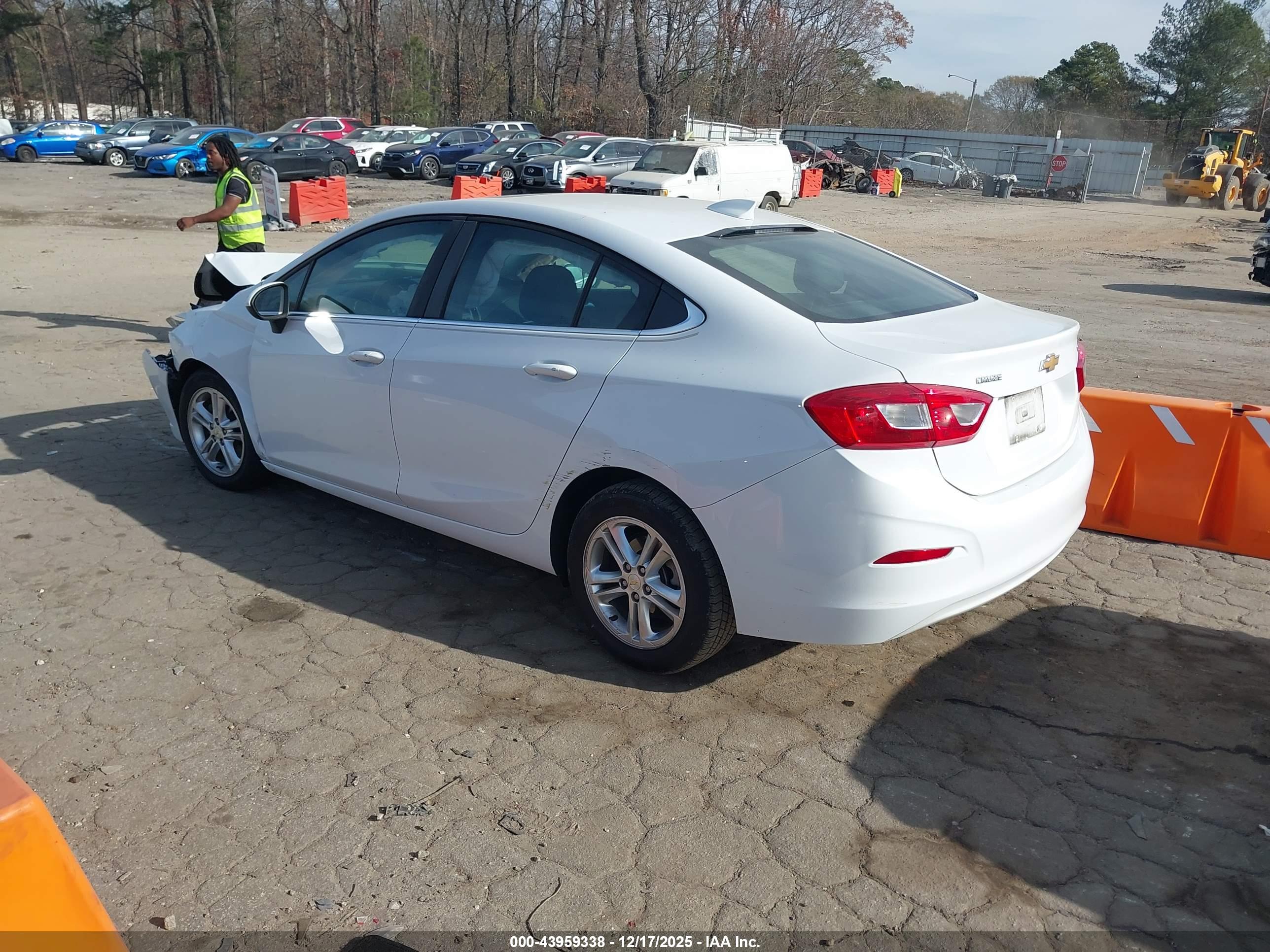 CHEVROLET CRUZE image 3