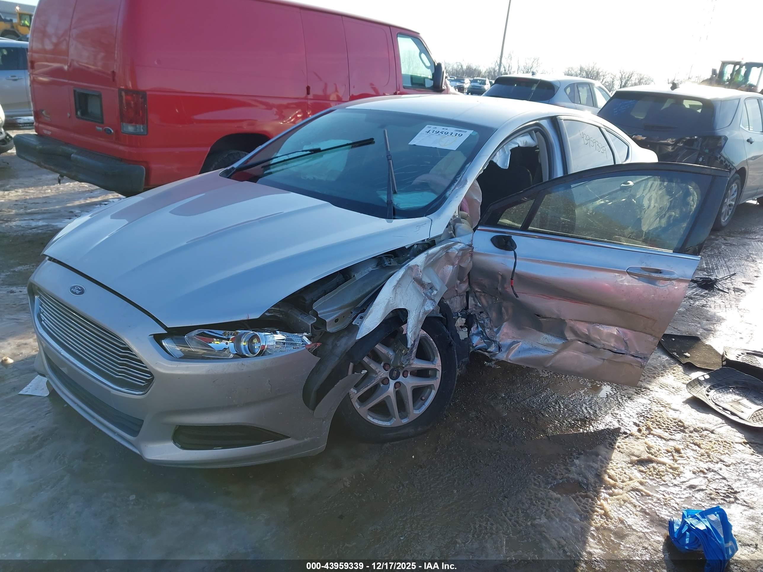 FORD FUSION image 2