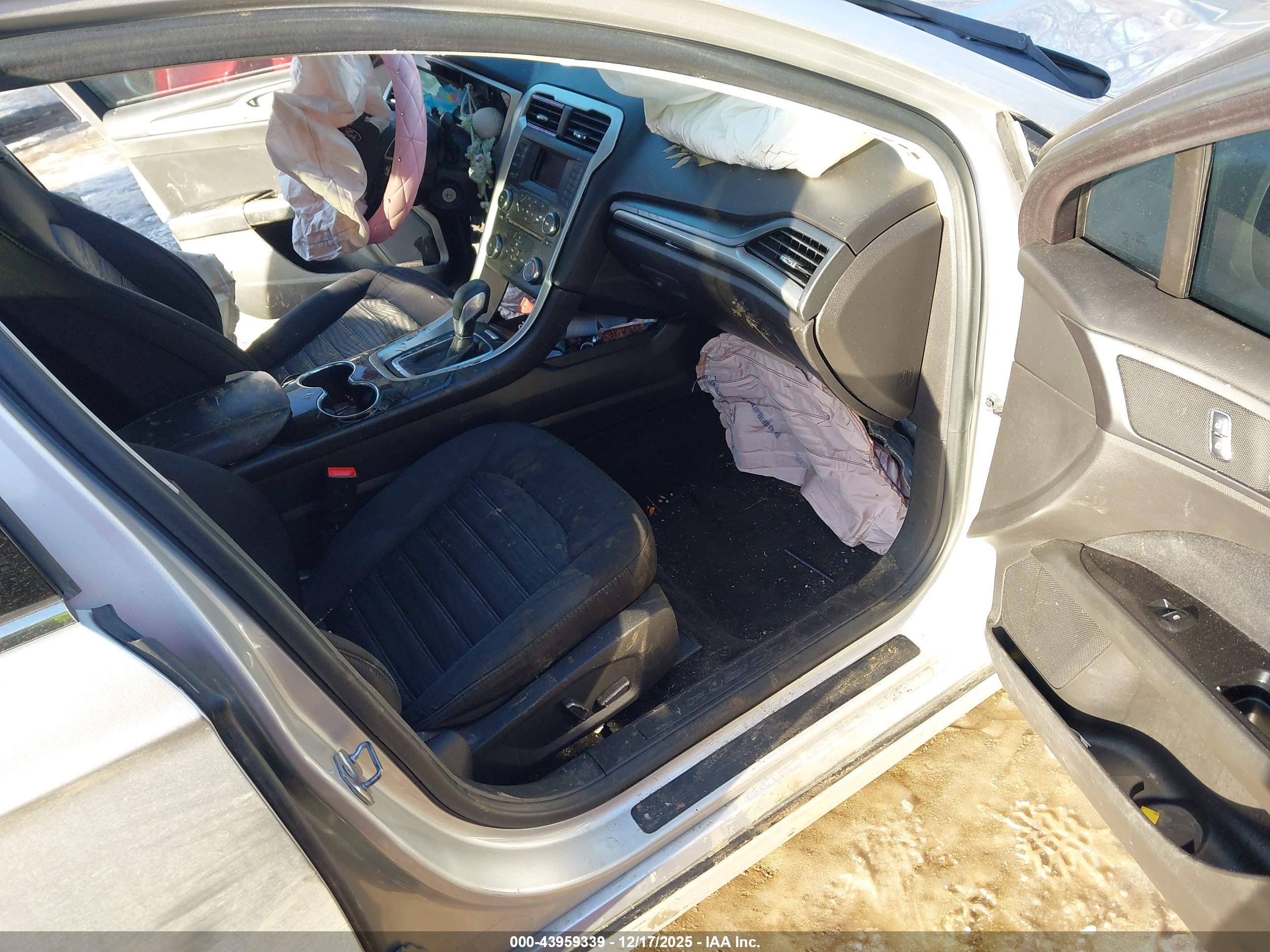 FORD FUSION image 5