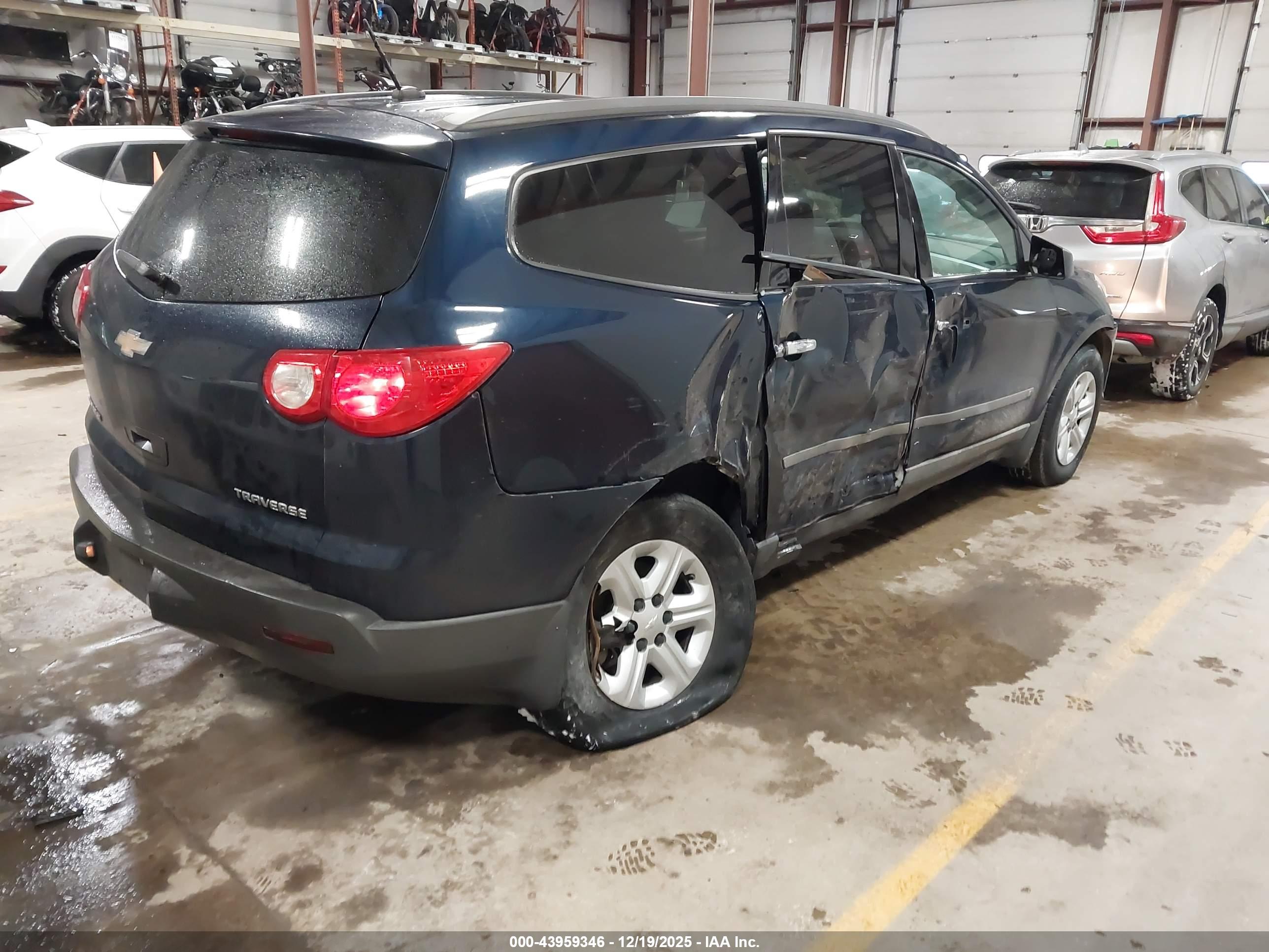 CHEVROLET TRAVERSE image 4