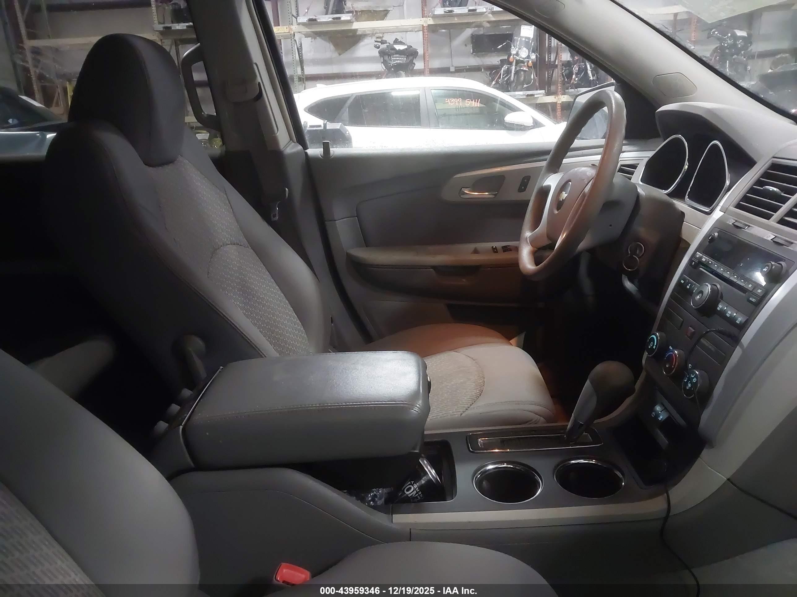 CHEVROLET TRAVERSE image 5
