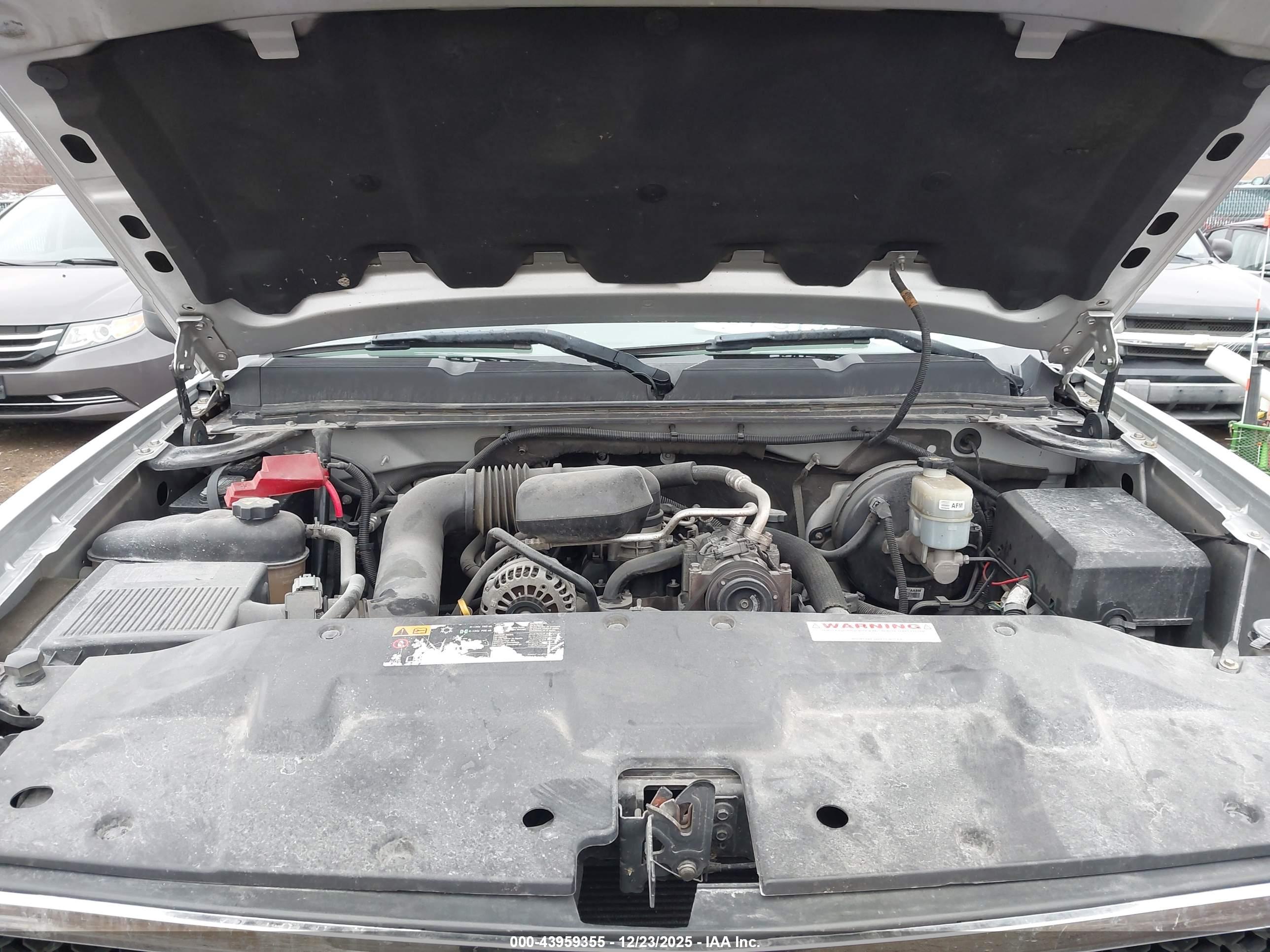 CHEVROLET SILVERADO image 10