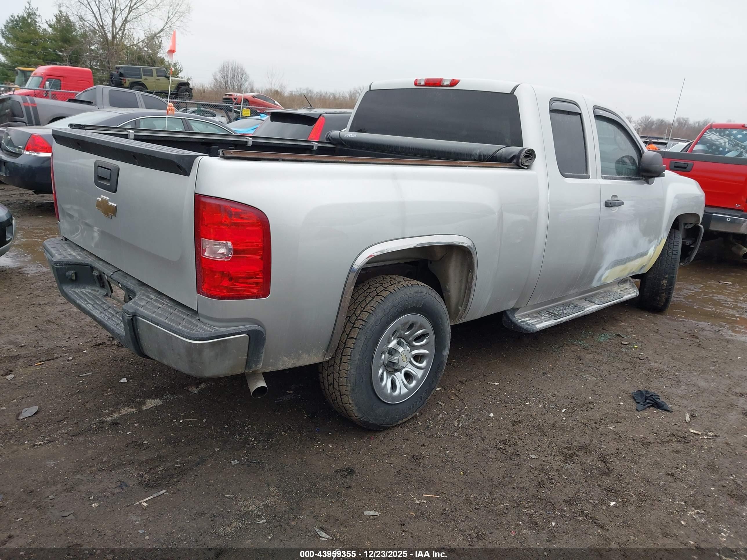 CHEVROLET SILVERADO image 4
