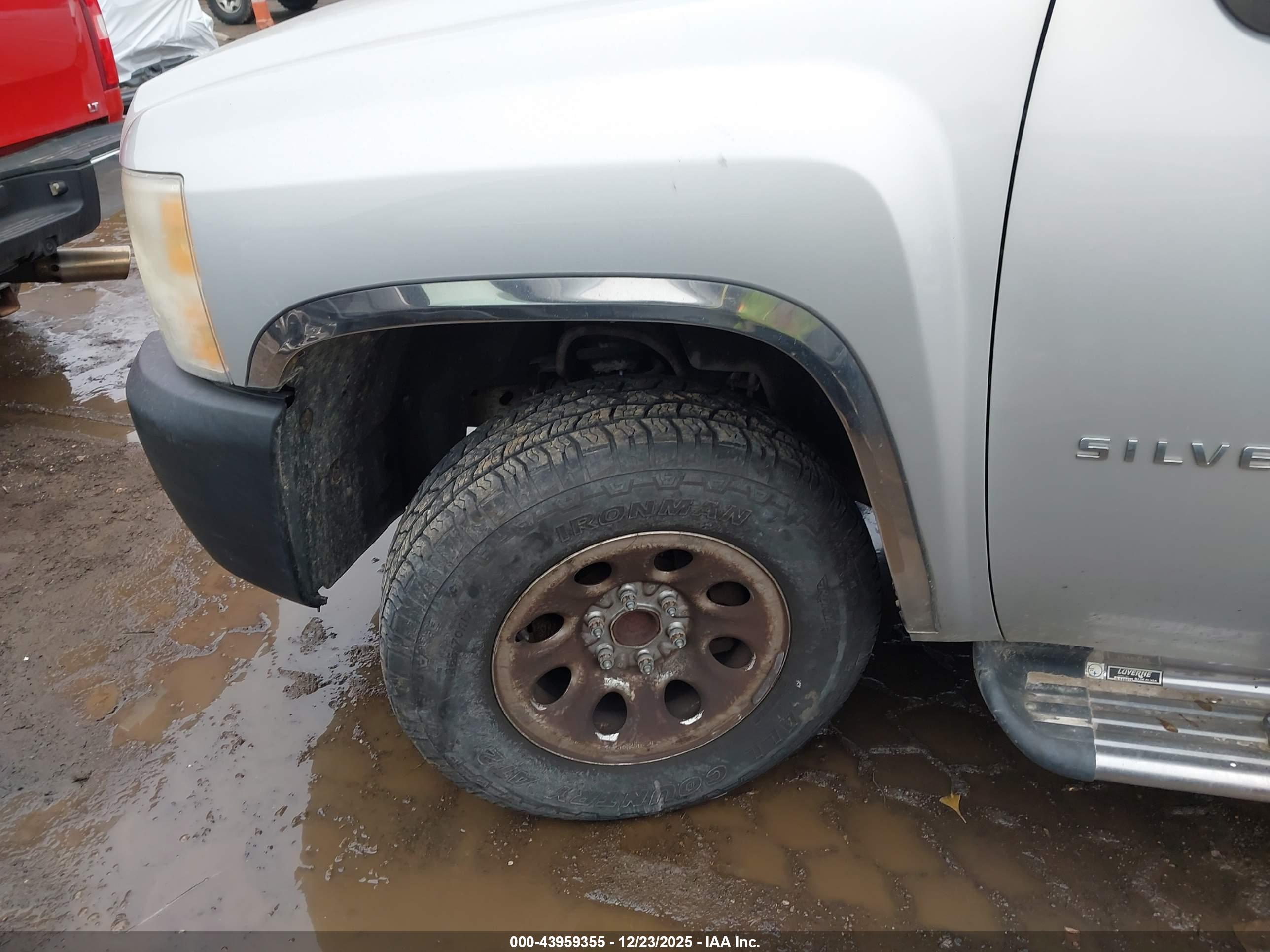 CHEVROLET SILVERADO image 6