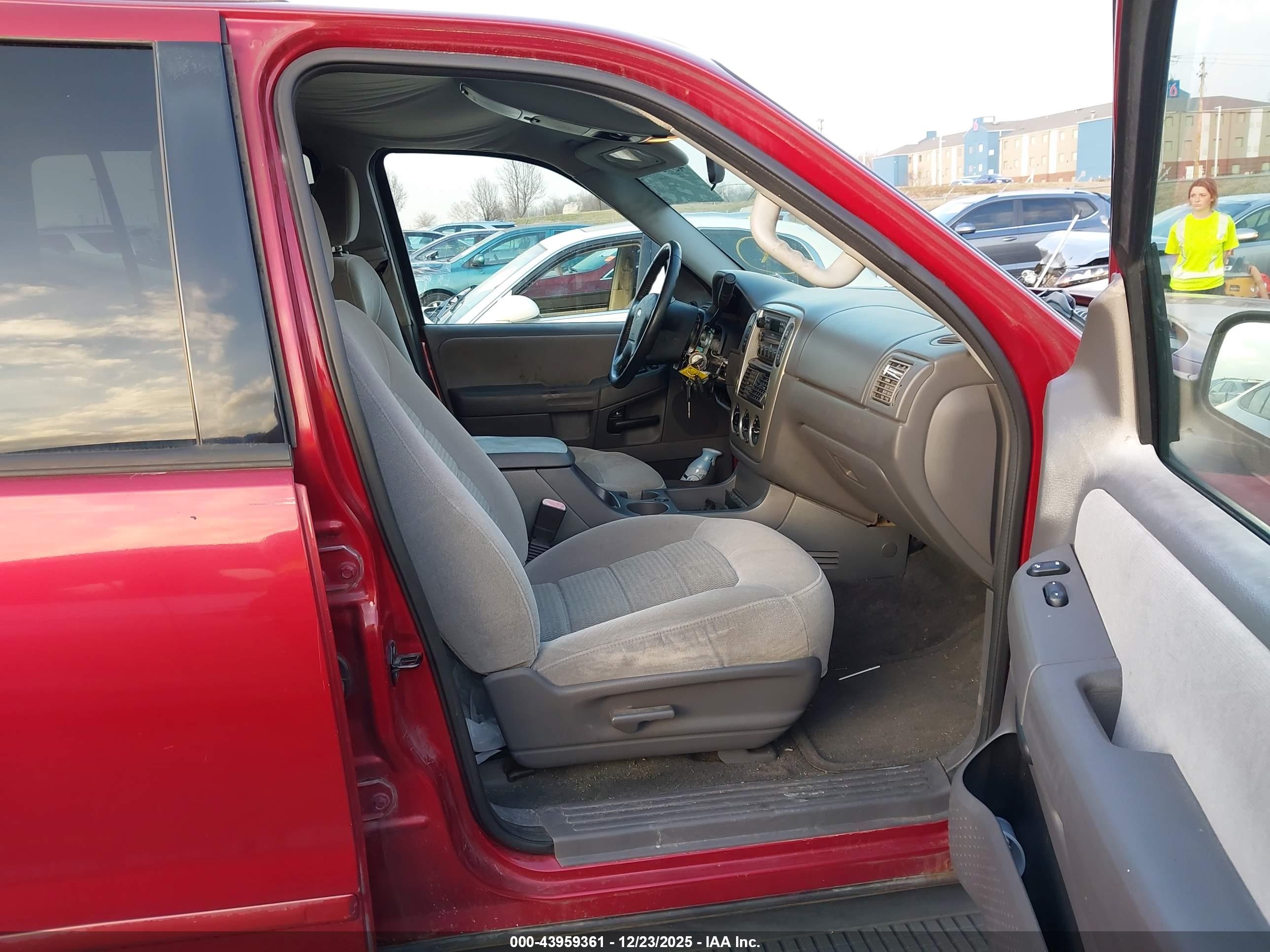 FORD EXPLORER image 5