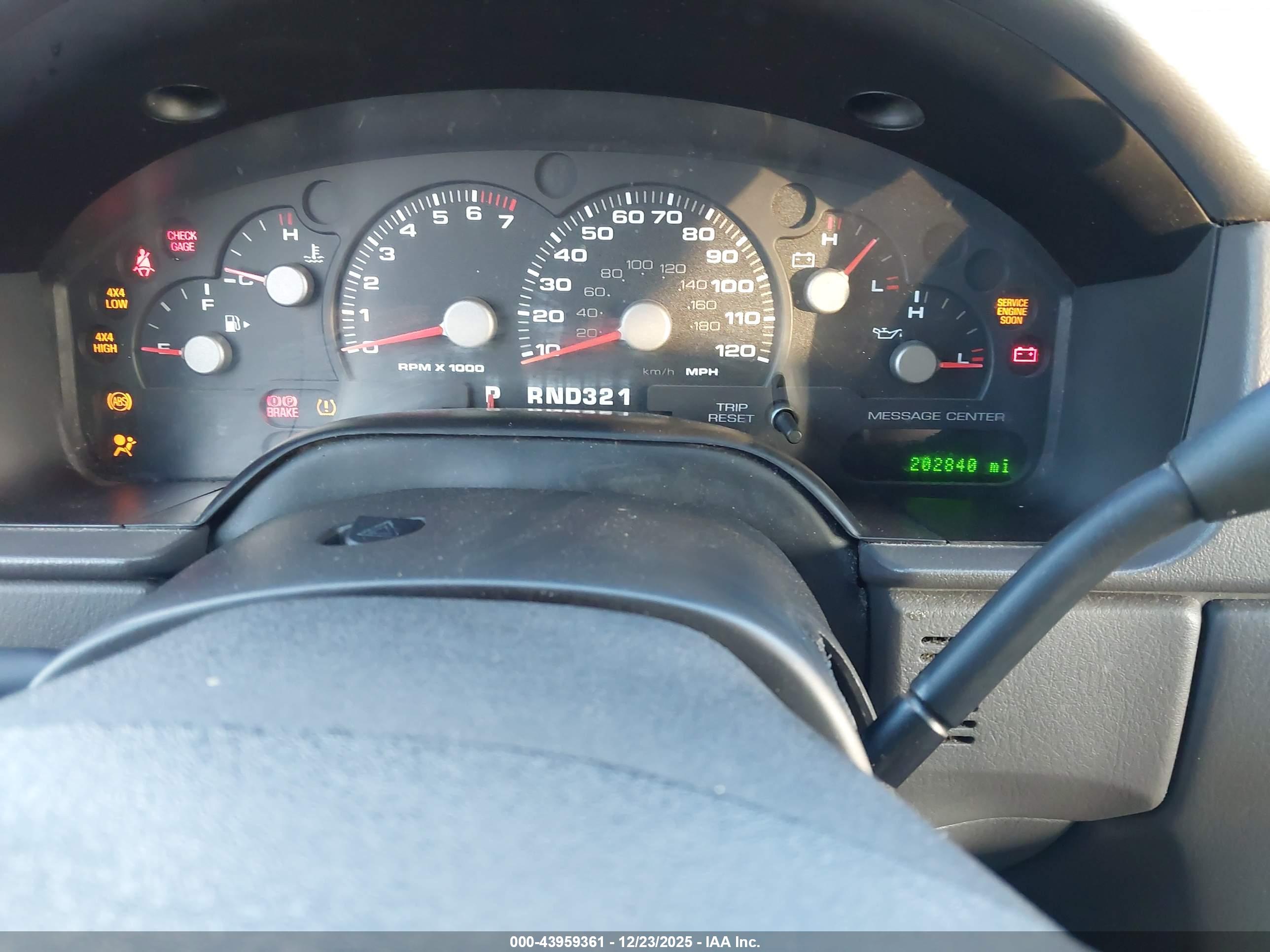 FORD EXPLORER image 7