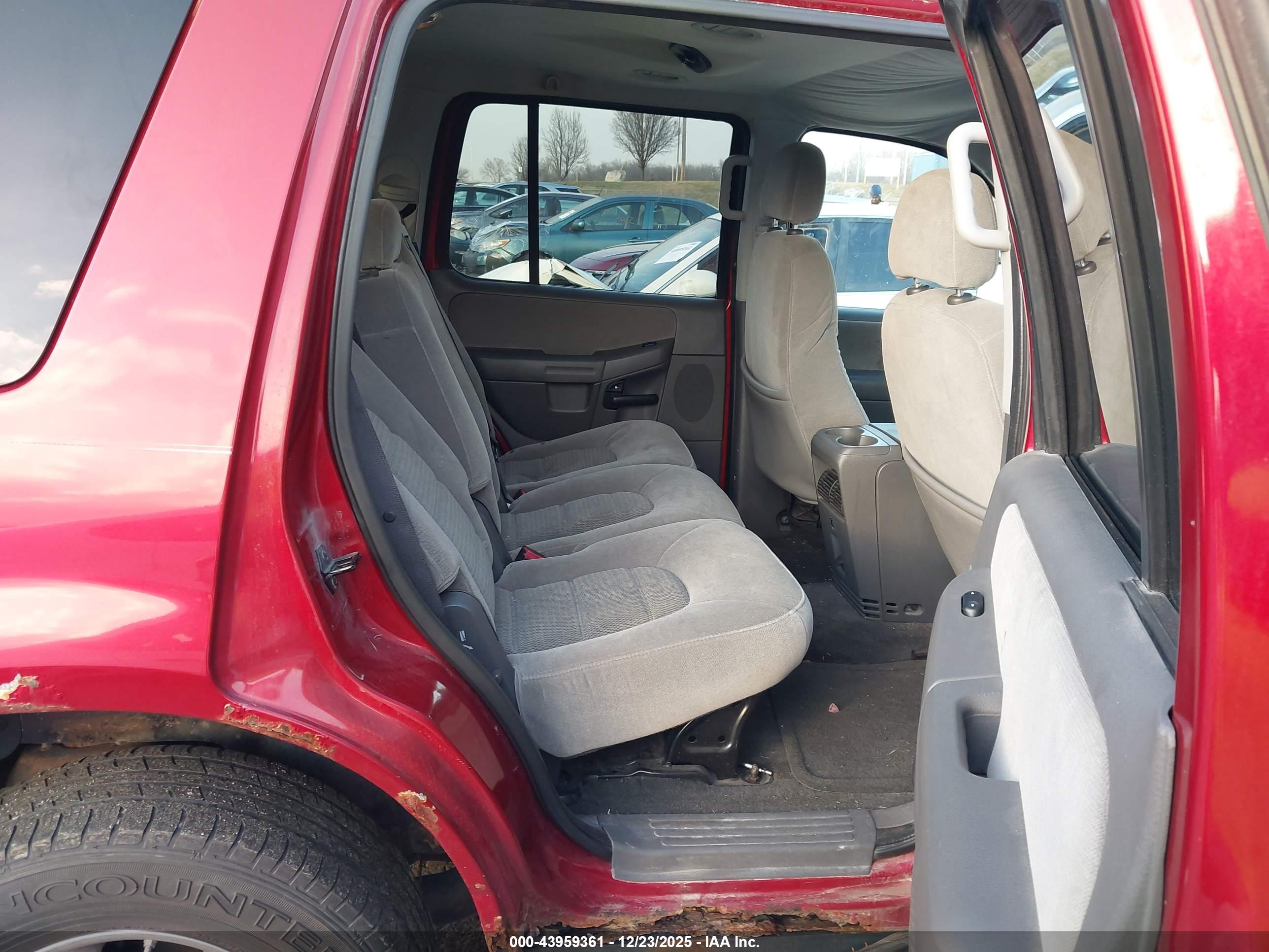 FORD EXPLORER image 8