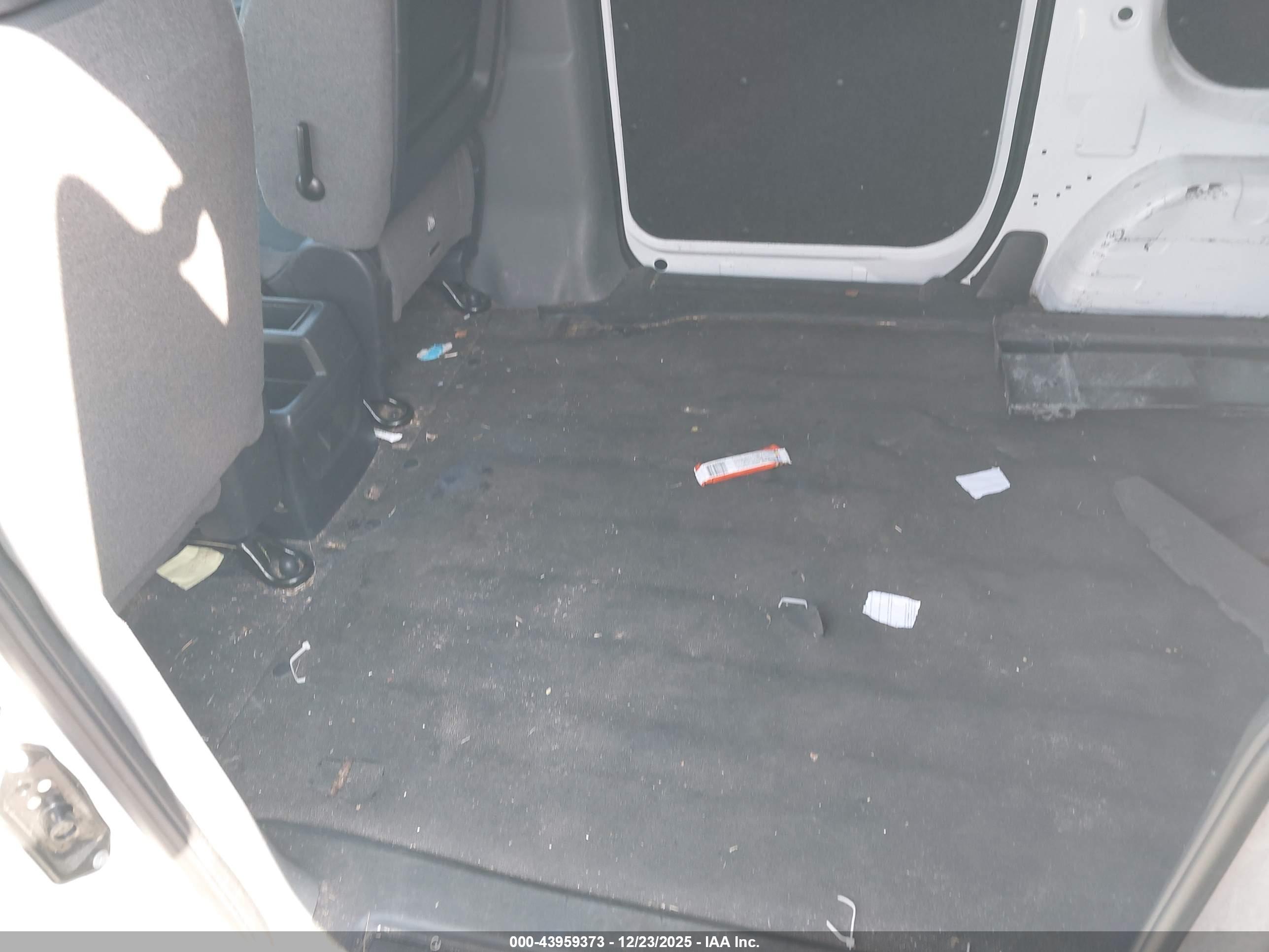 NISSAN NV200 image 8