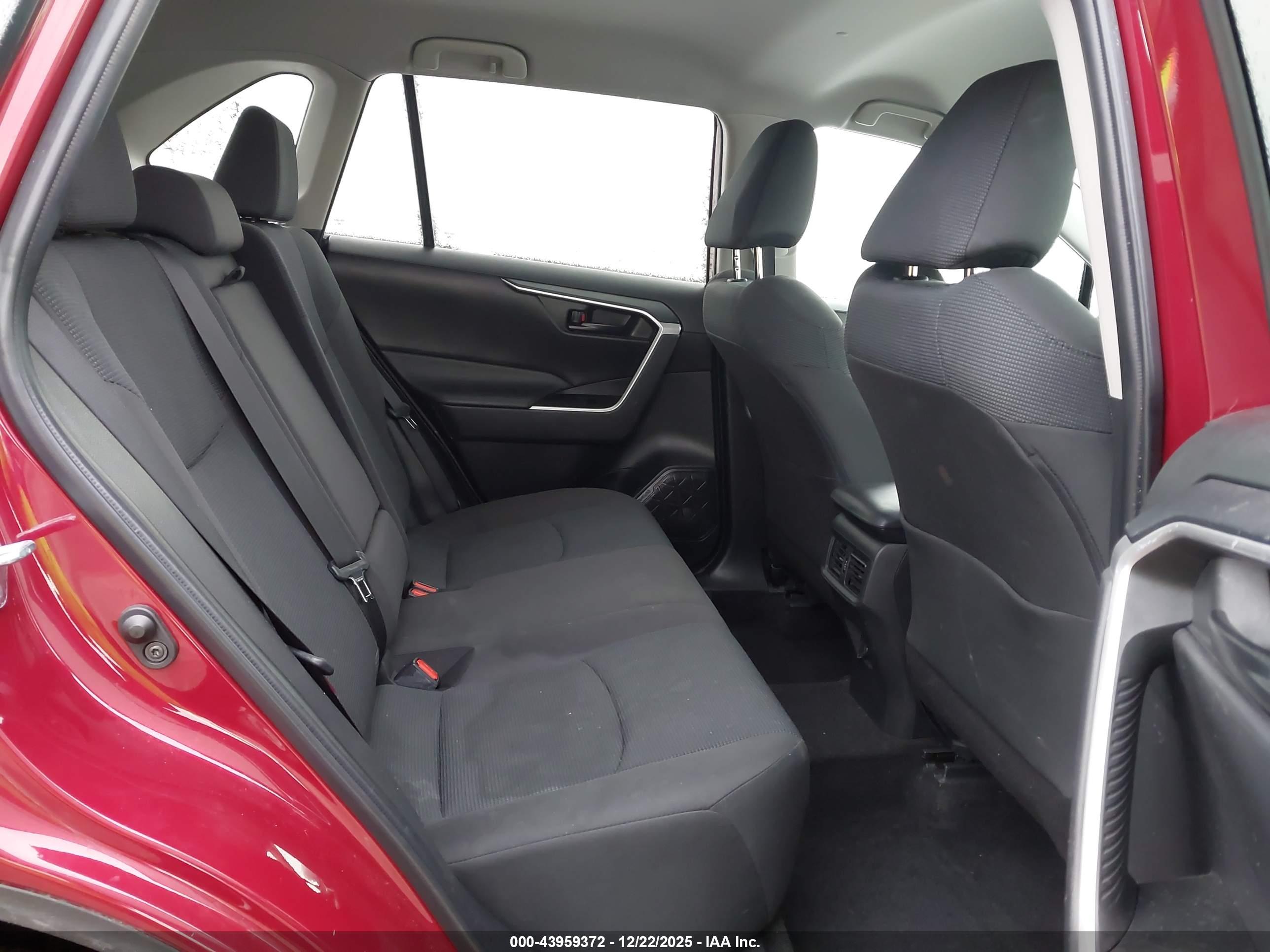 TOYOTA RAV4 image 8