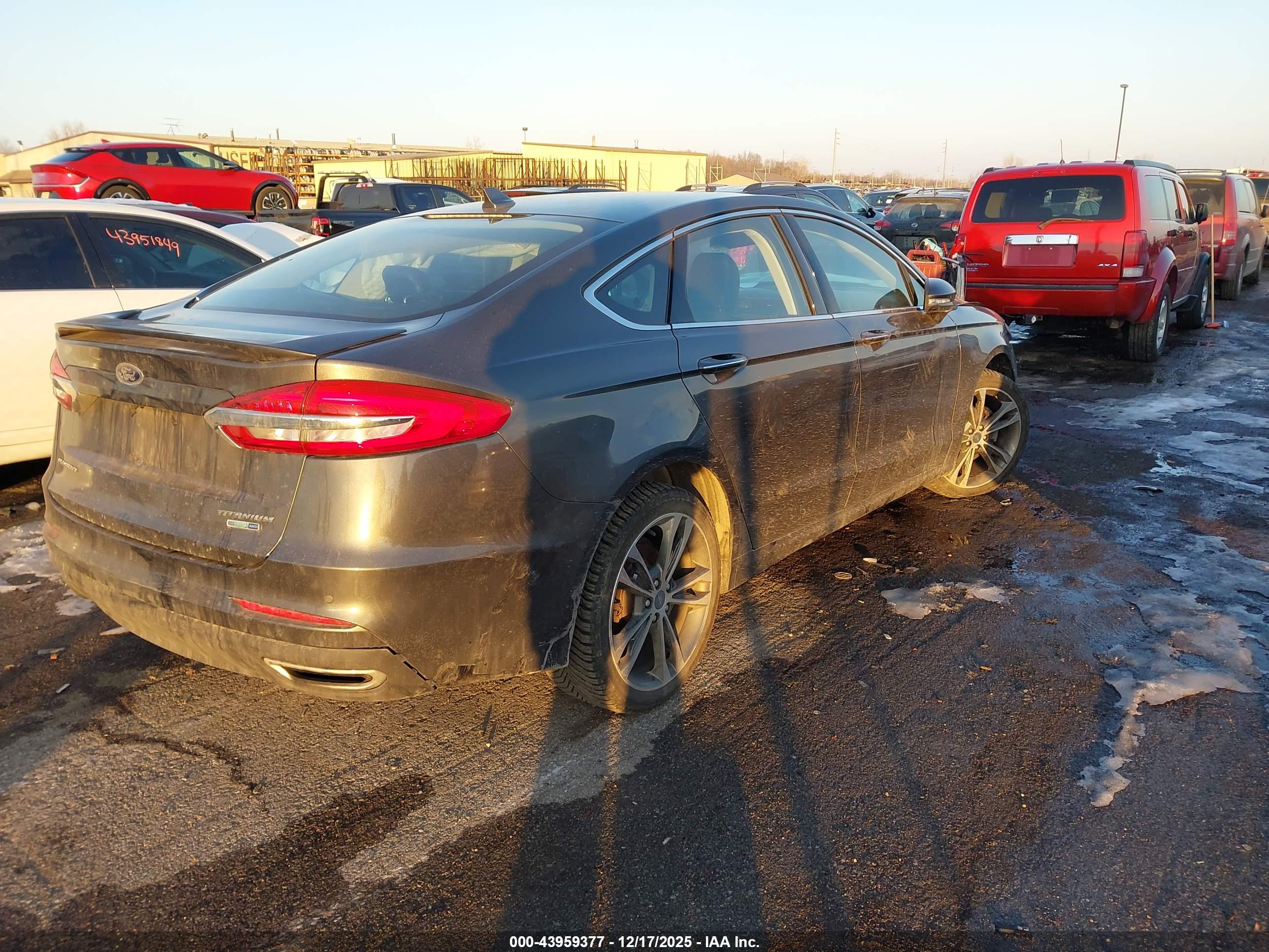 FORD FUSION image 4