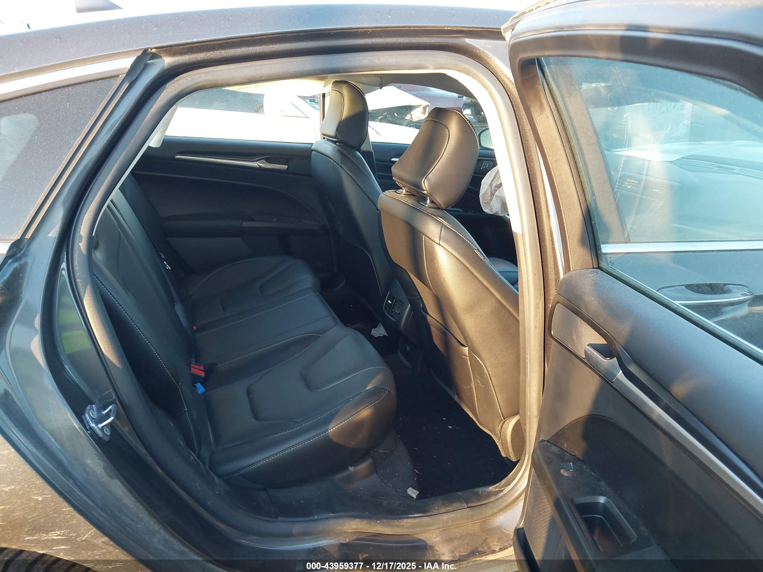 FORD FUSION image 8