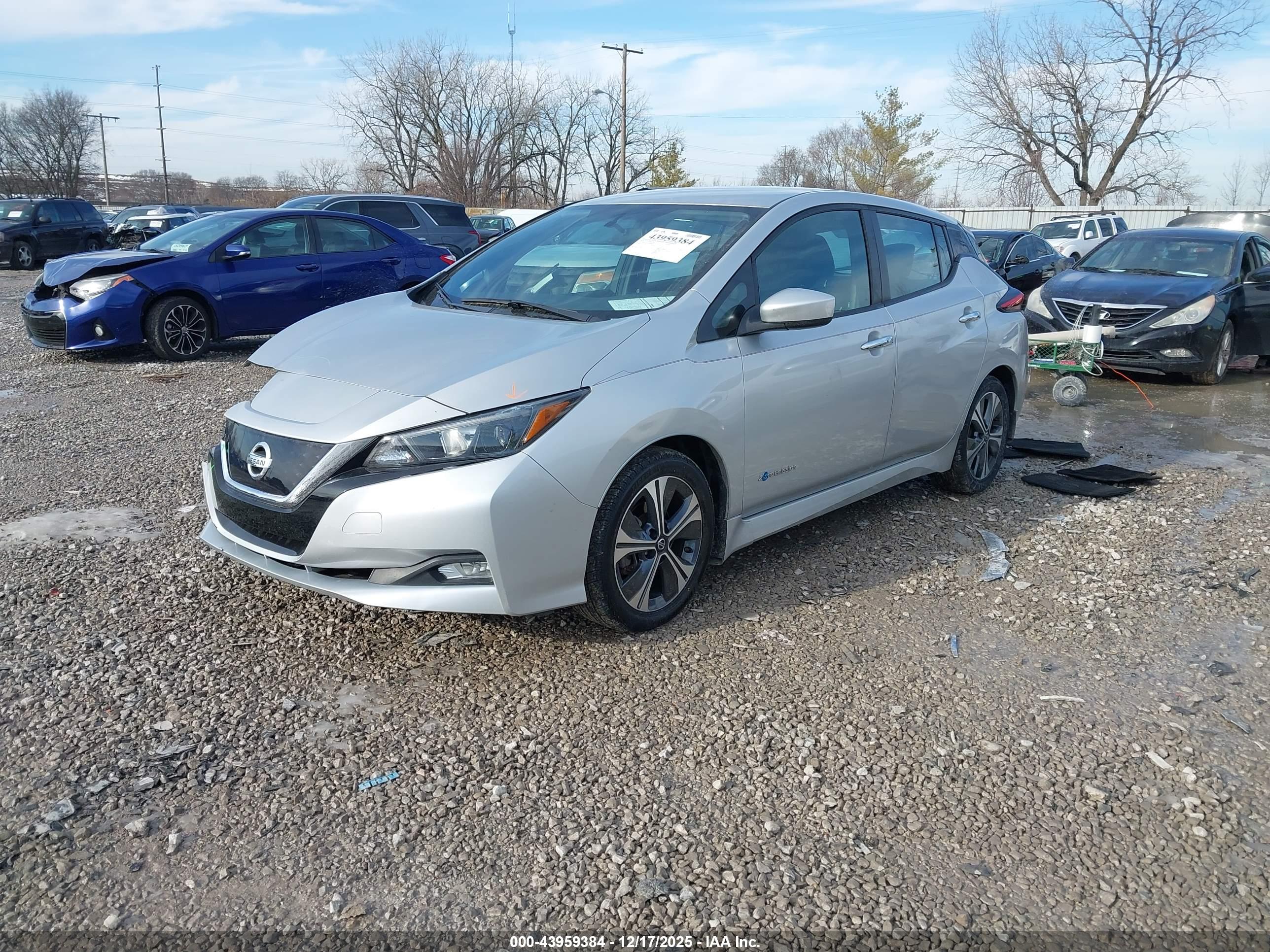 NISSAN LEAF image 2