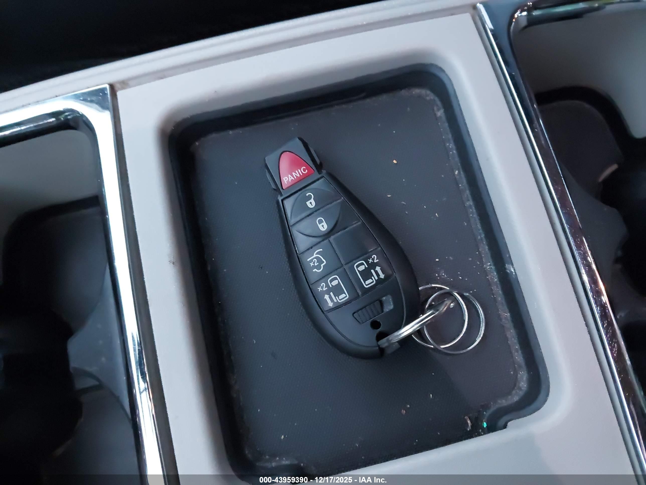 CHRYSLER TOWN image 11