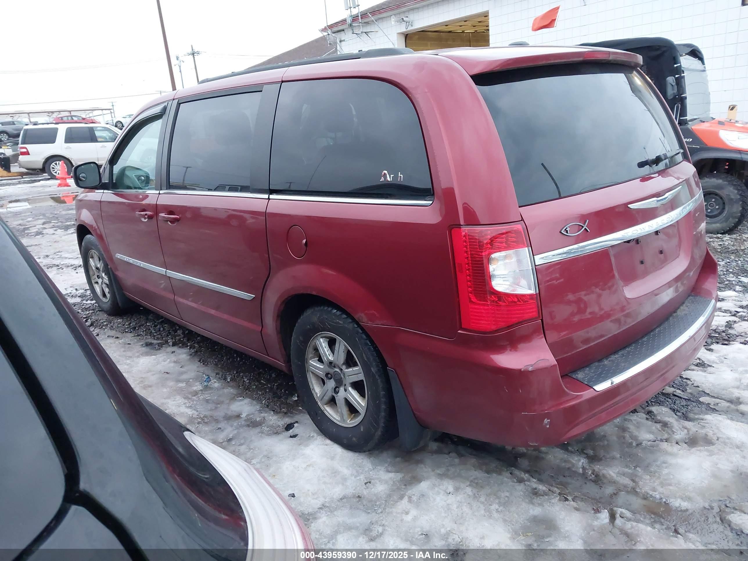 CHRYSLER TOWN image 3