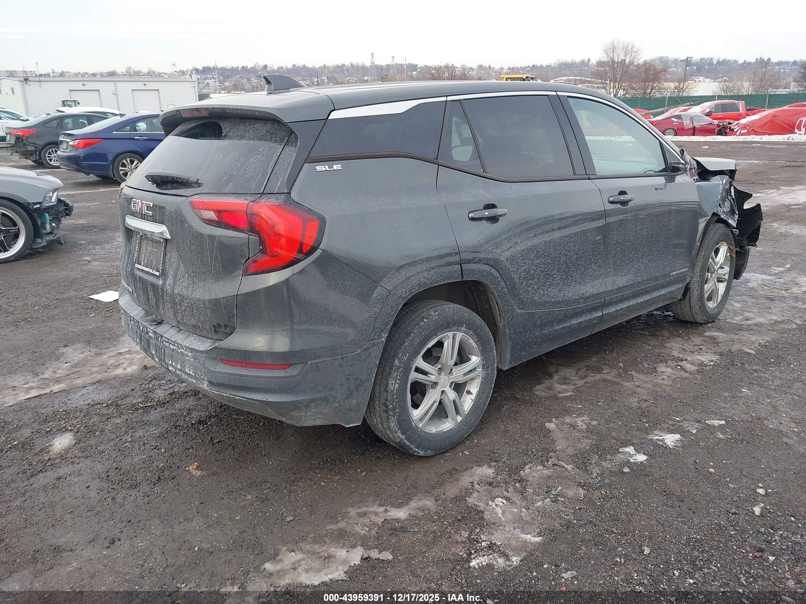 GMC TERRAIN image 4