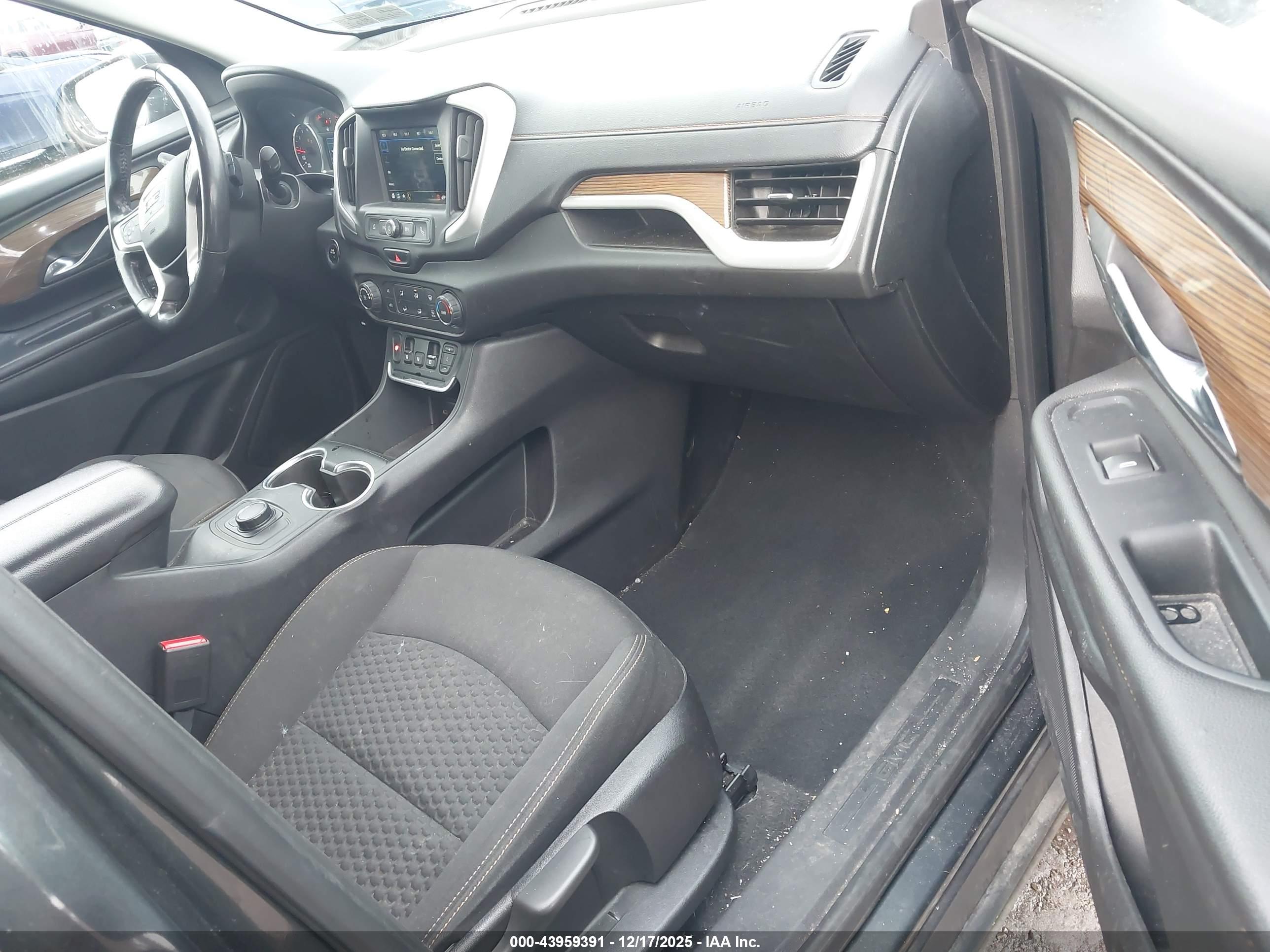 GMC TERRAIN image 5