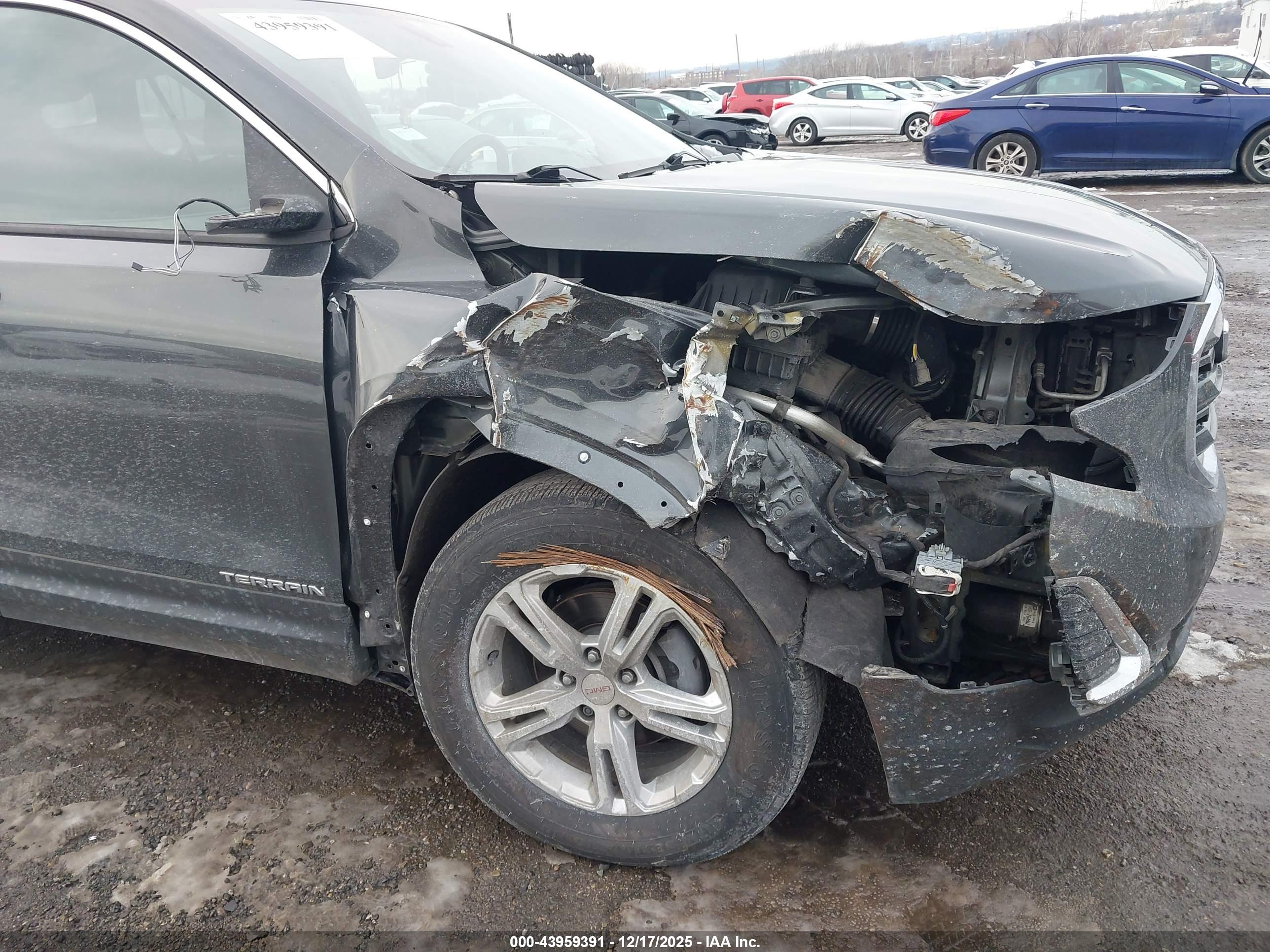 GMC TERRAIN image 6