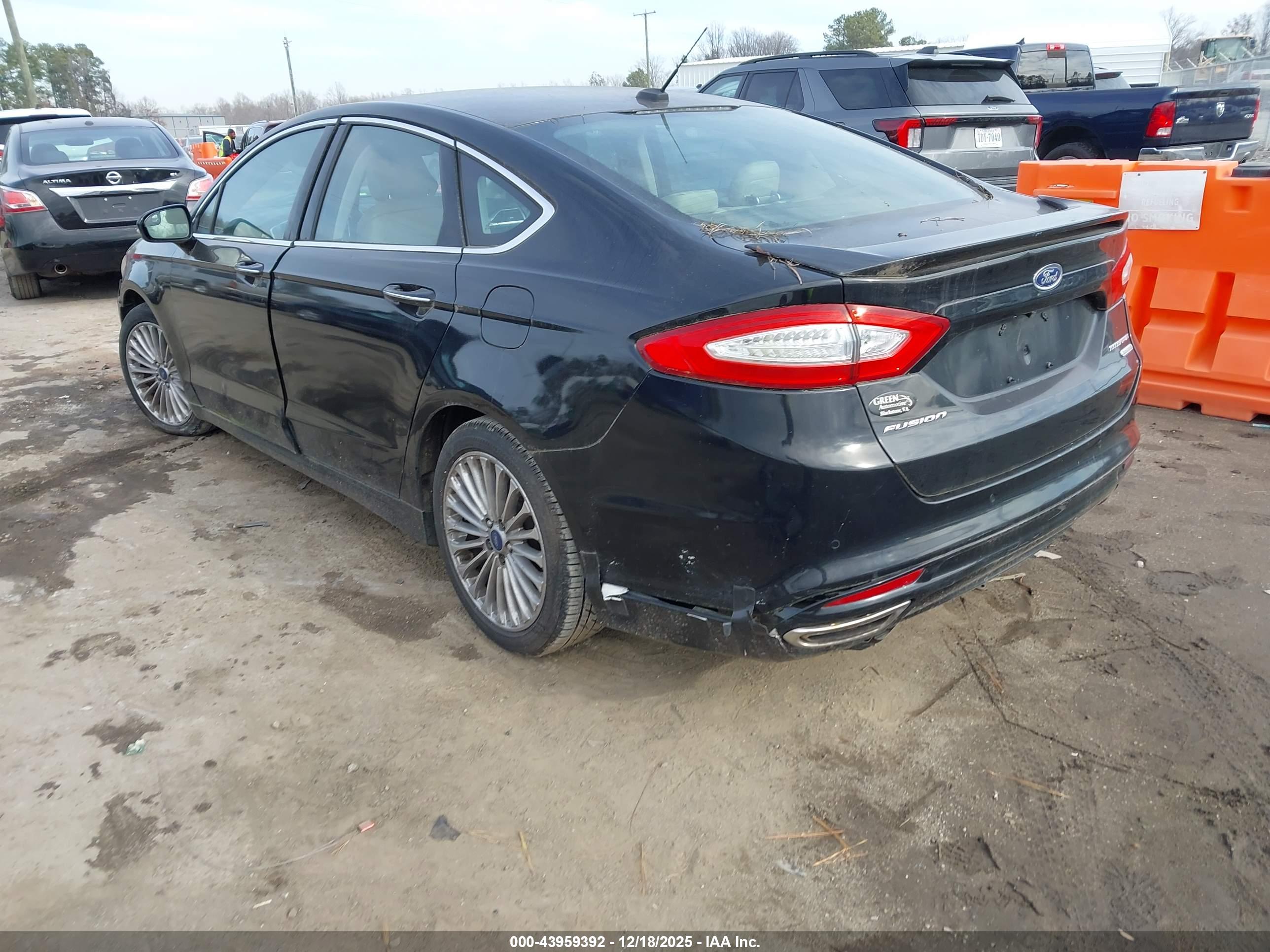 FORD FUSION image 3