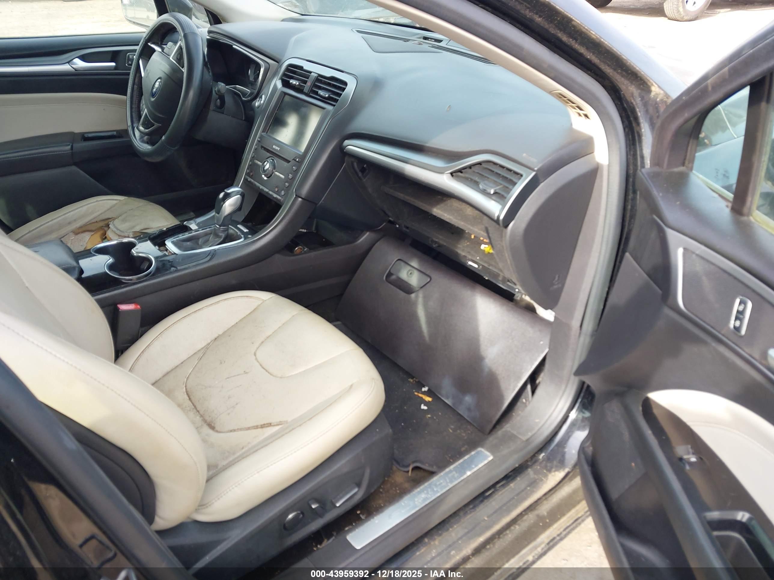FORD FUSION image 5