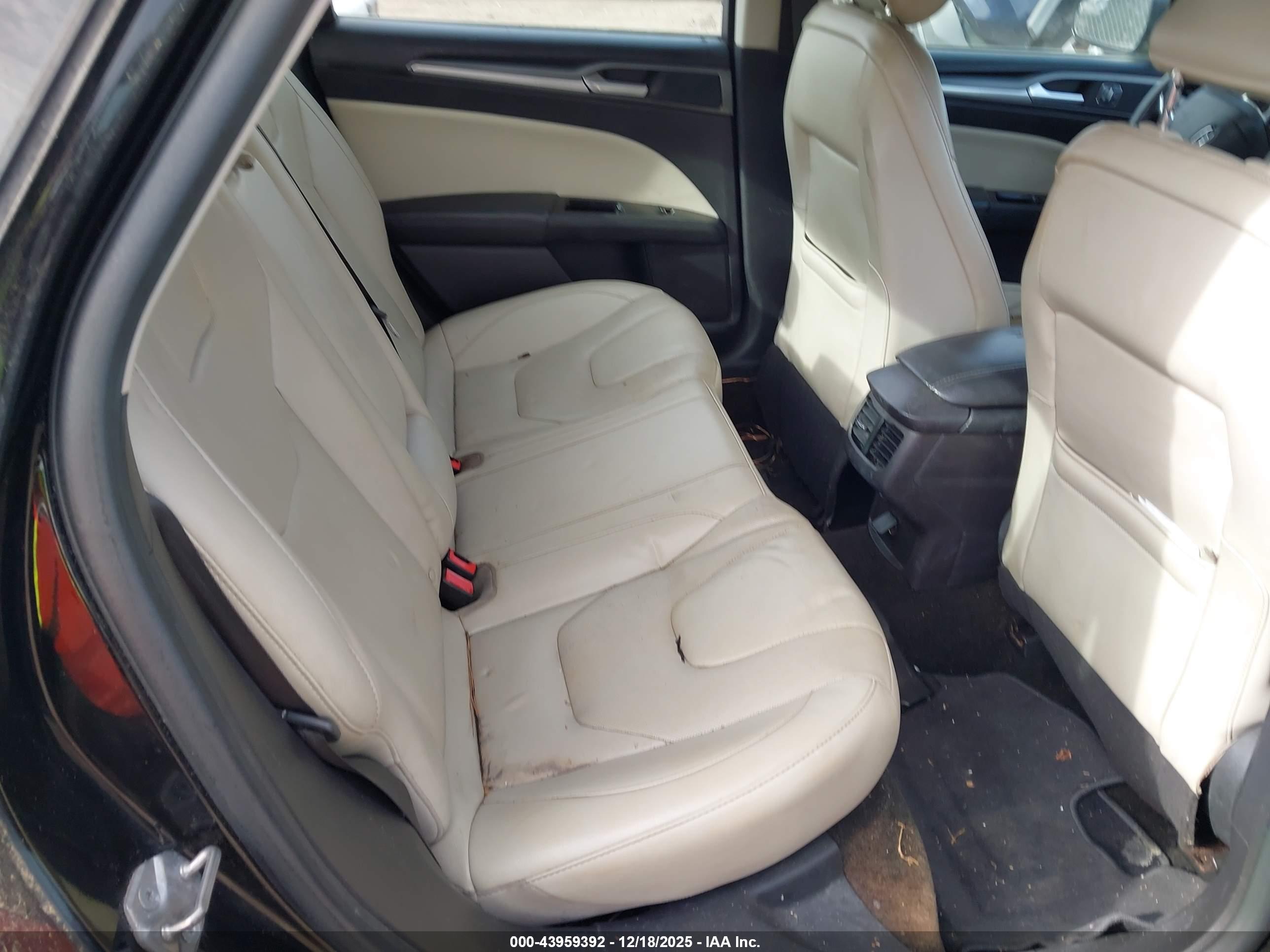 FORD FUSION image 8