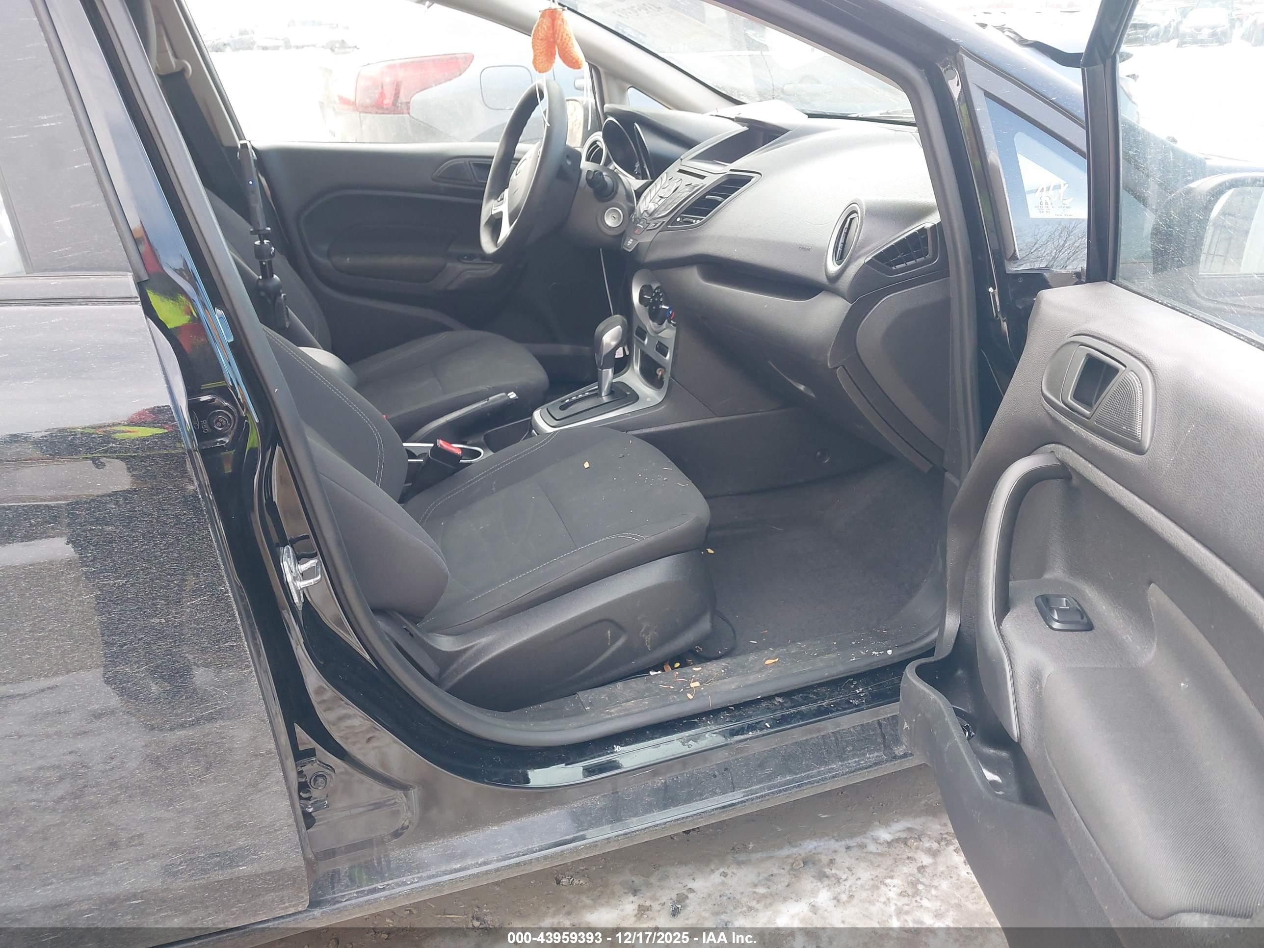 FORD FIESTA image 5