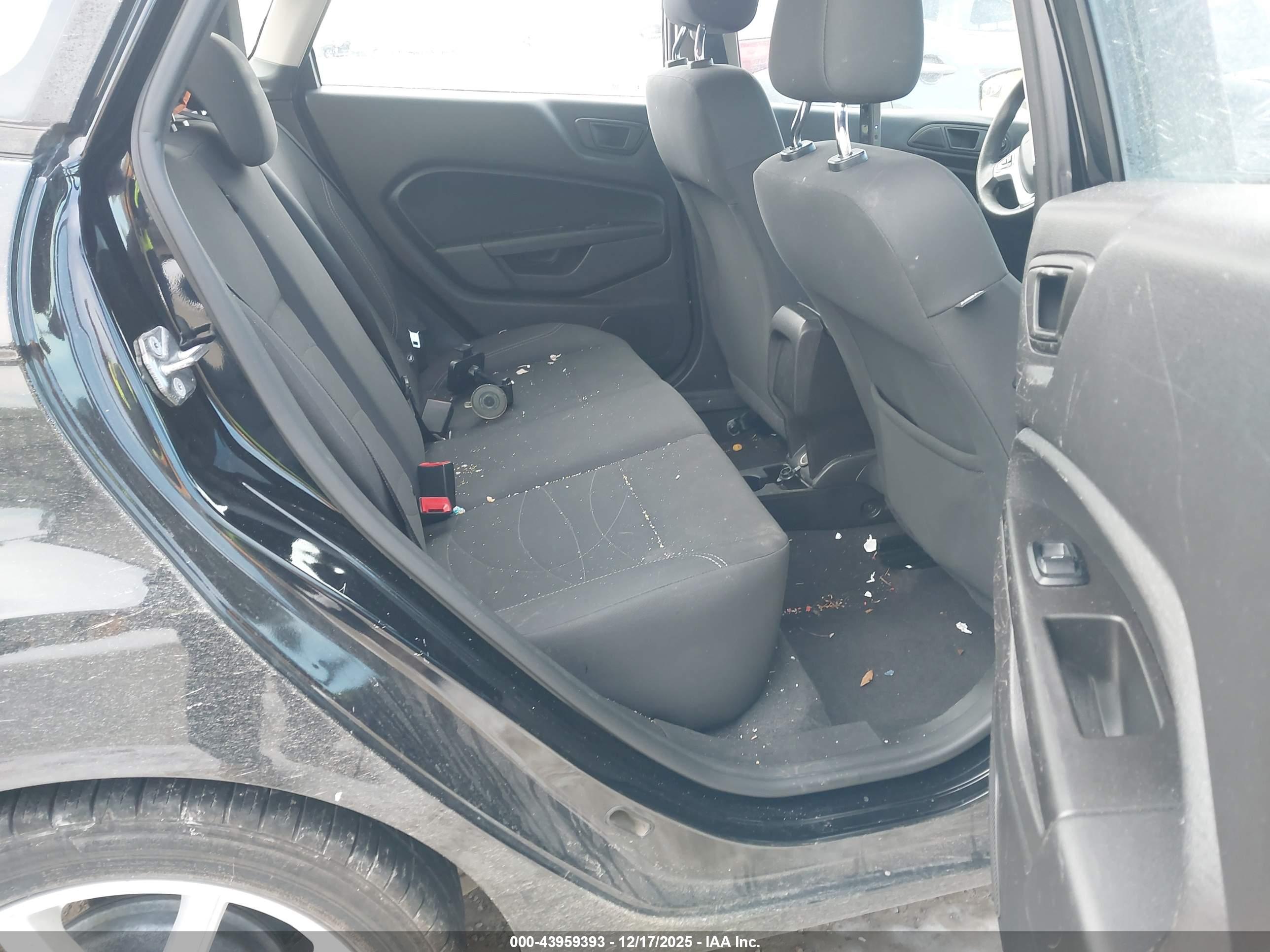 FORD FIESTA image 8