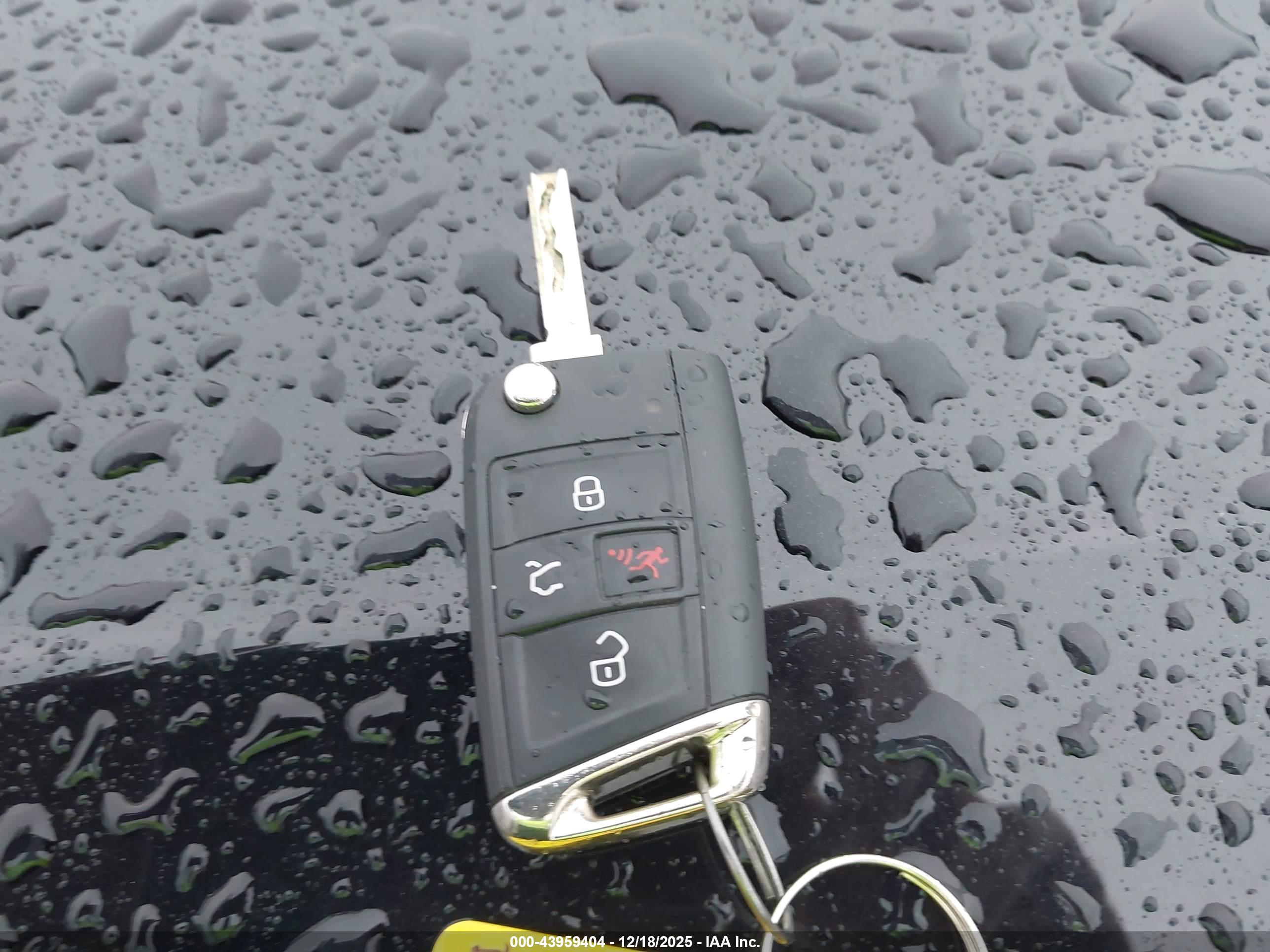 VOLKSWAGEN TIGUAN image 11