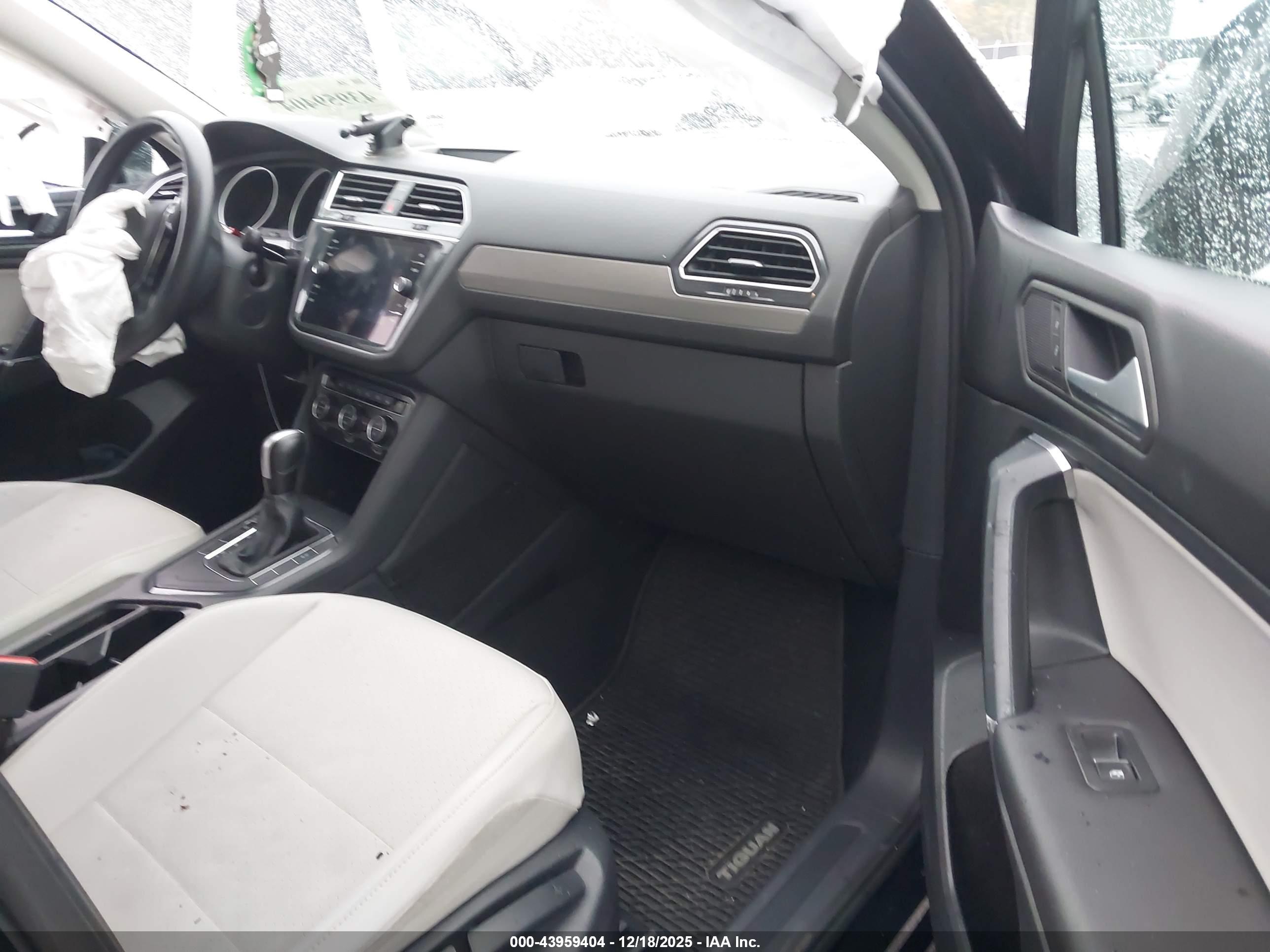 VOLKSWAGEN TIGUAN image 5