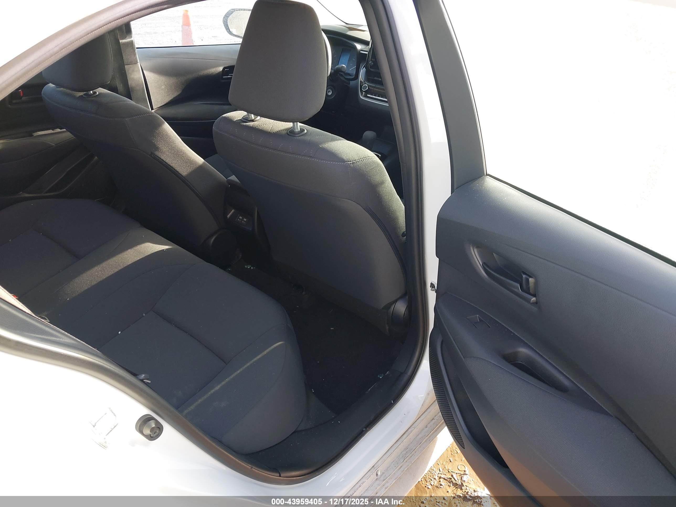 TOYOTA COROLLA image 8