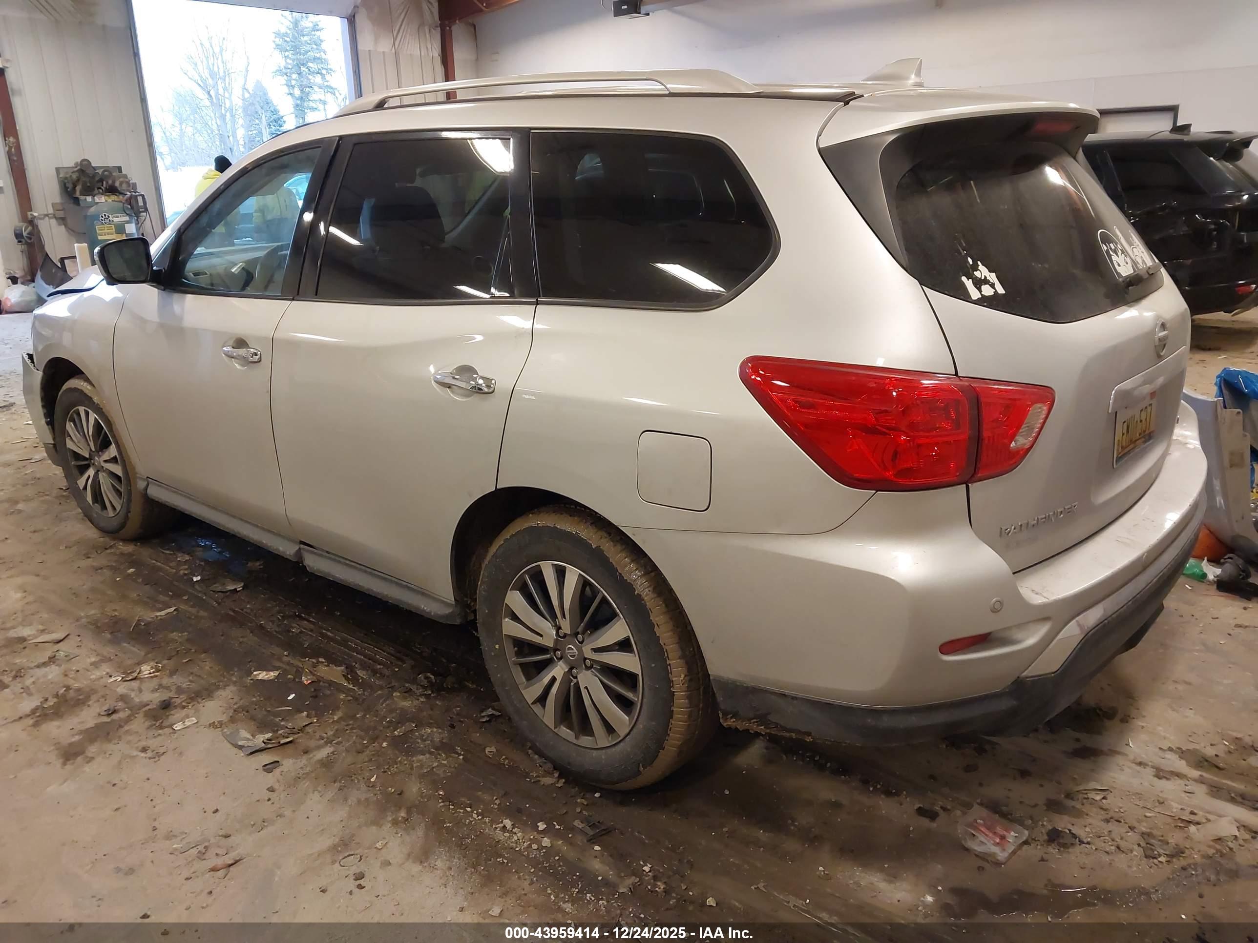 NISSAN PATHFINDER image 3