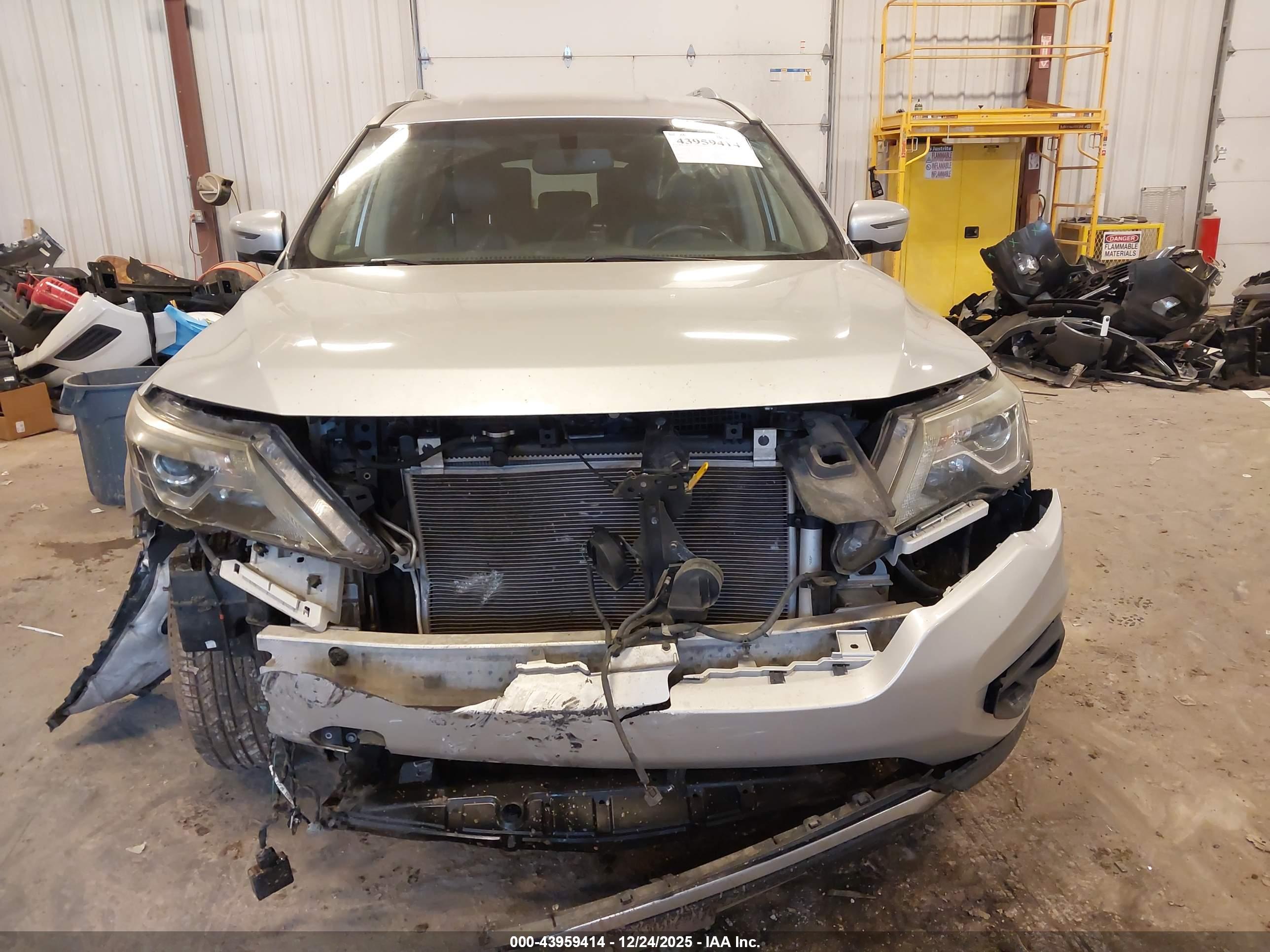 NISSAN PATHFINDER image 6