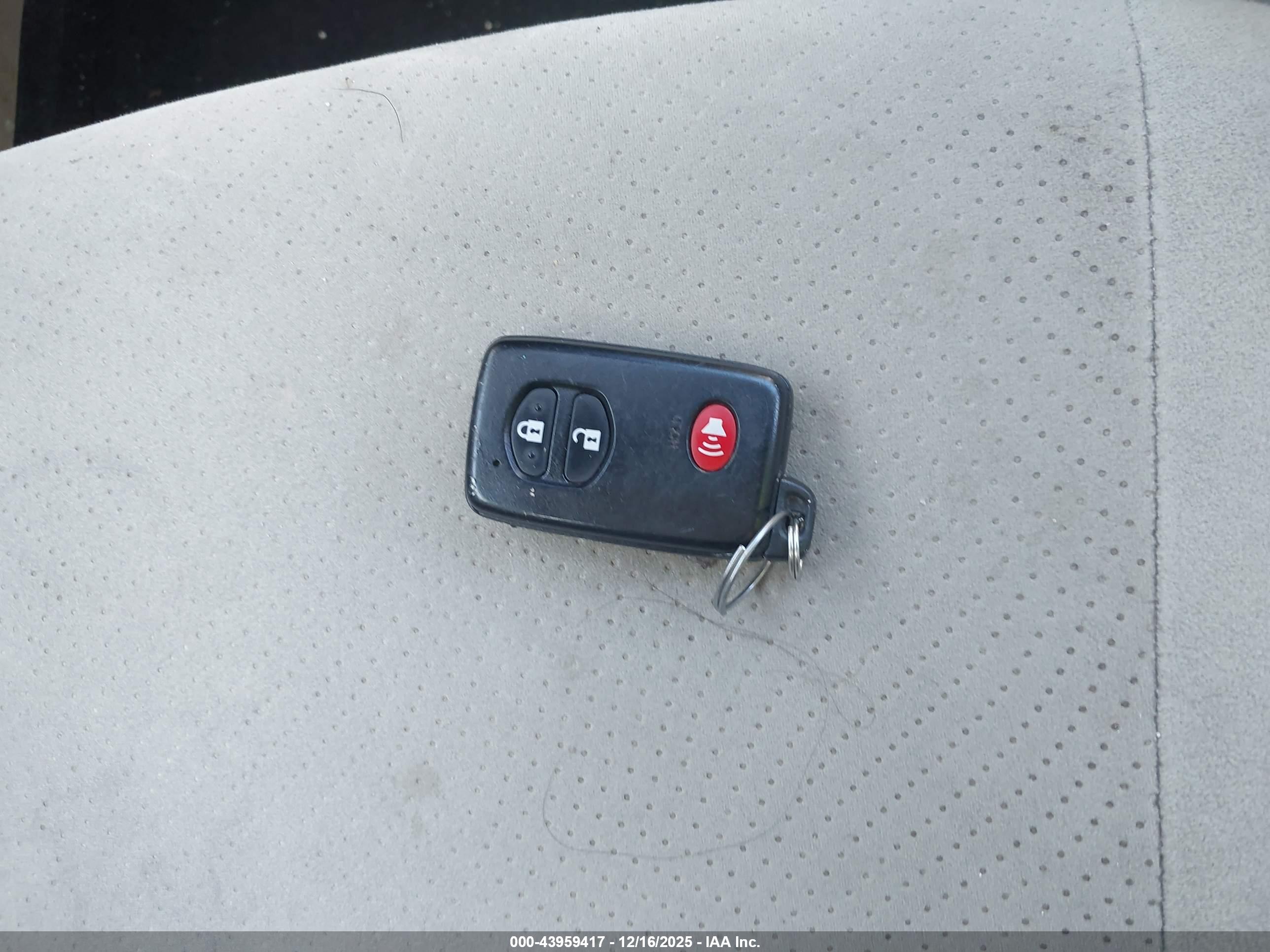 TOYOTA PRIUS image 11