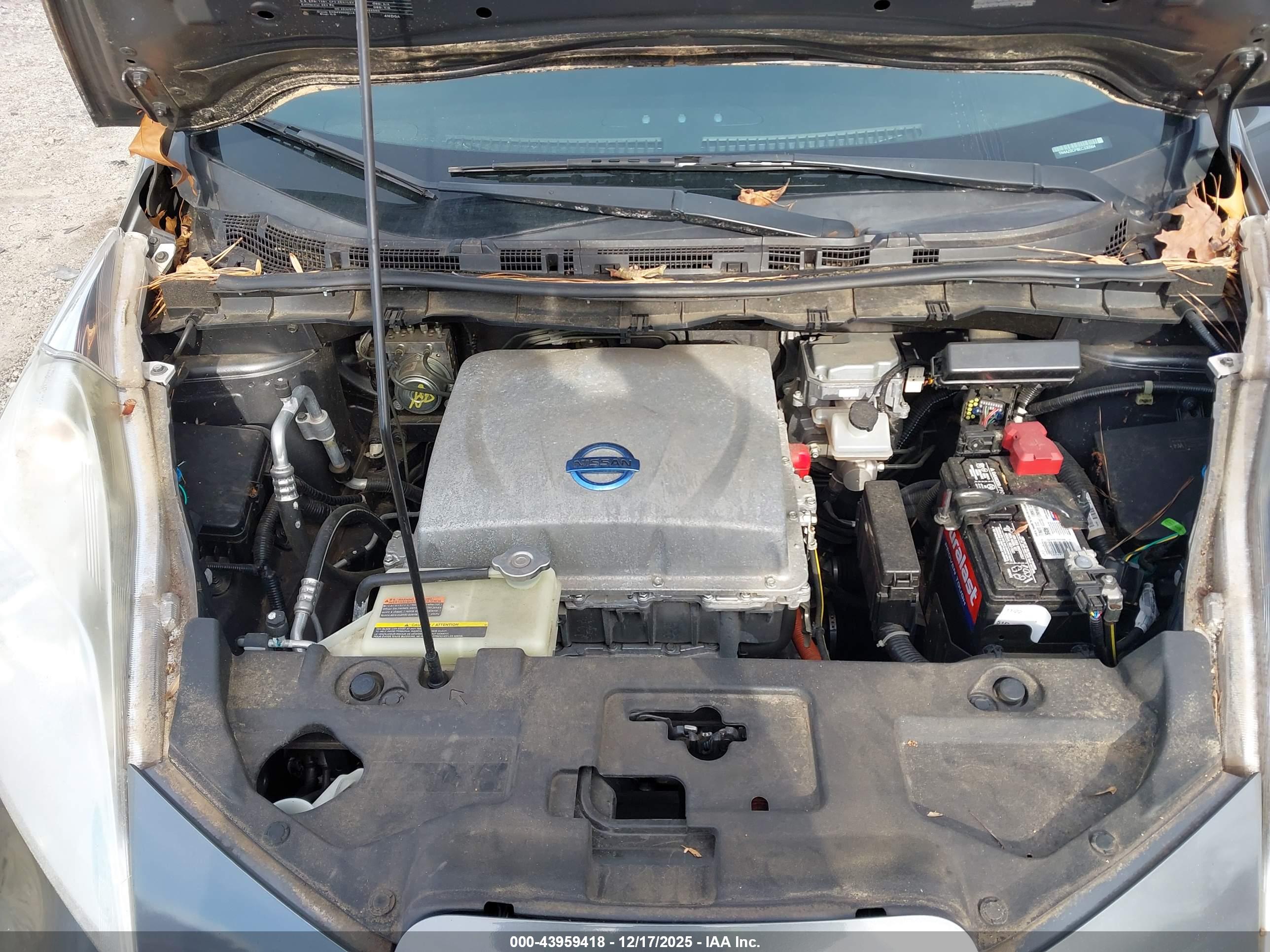 NISSAN LEAF image 10