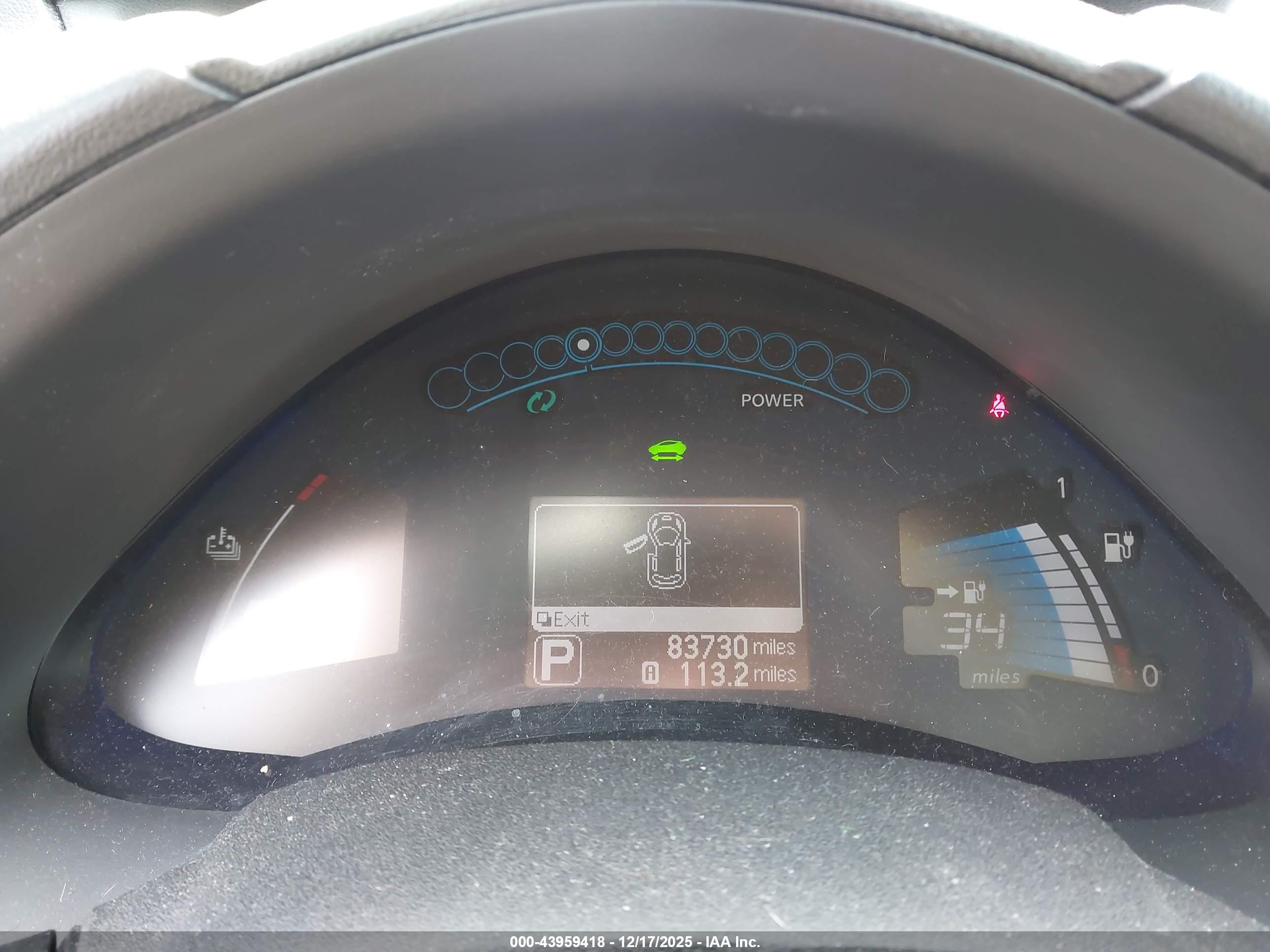 NISSAN LEAF image 7