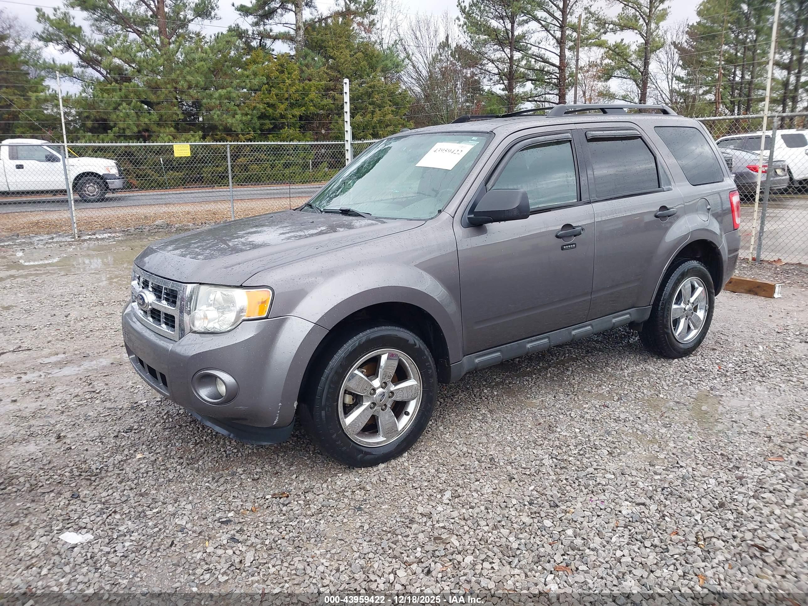 FORD ESCAPE image 2