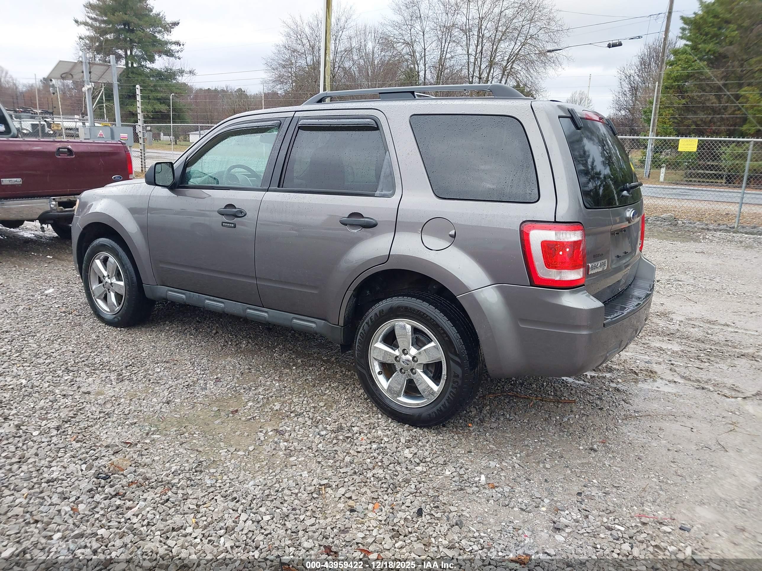 FORD ESCAPE image 3
