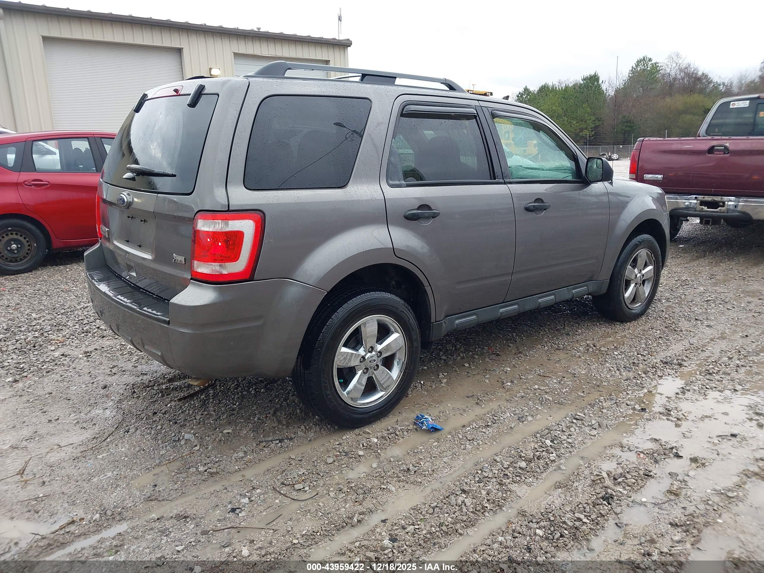 FORD ESCAPE image 4