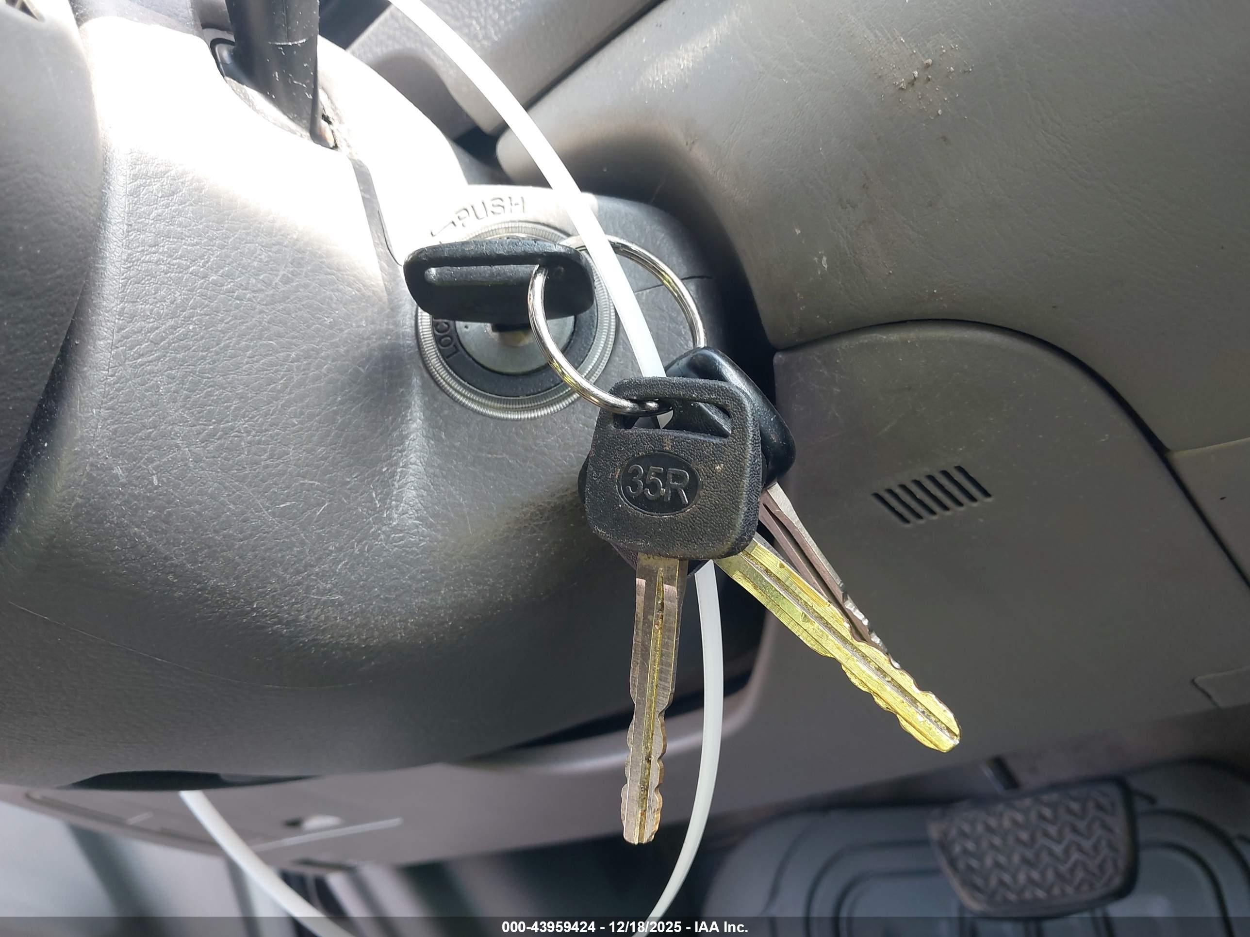 TOYOTA CAMRY image 11
