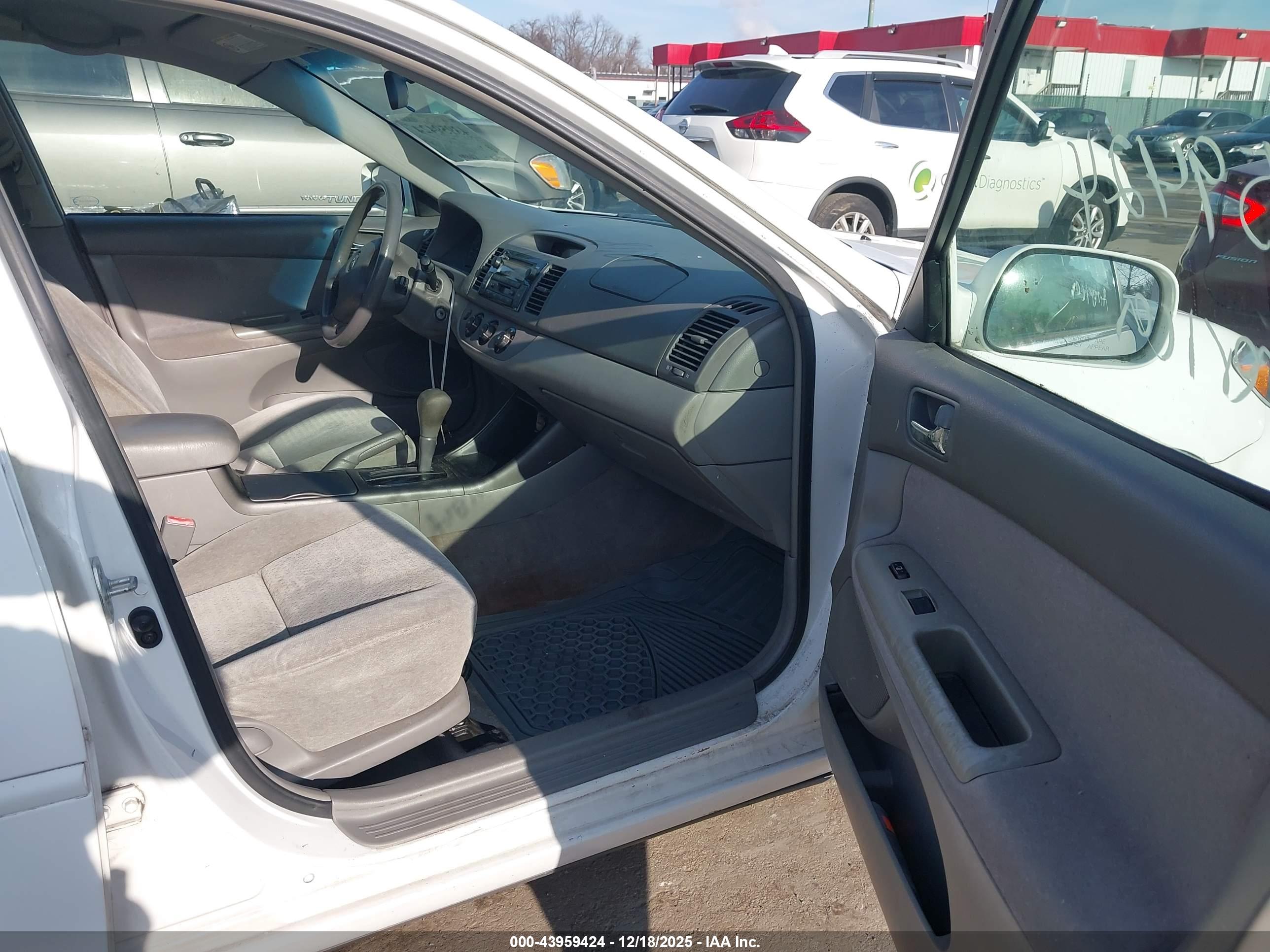 TOYOTA CAMRY image 5