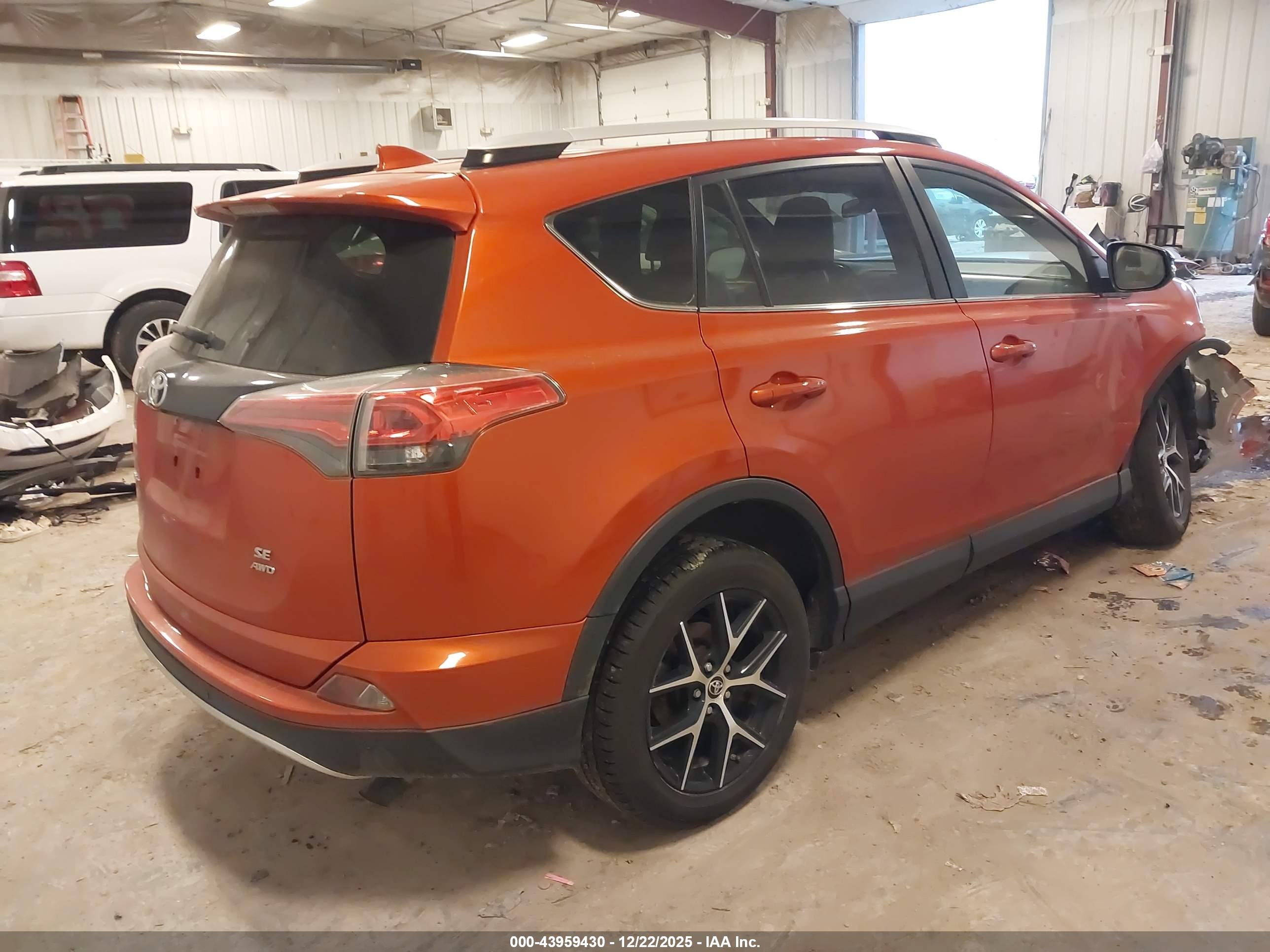 TOYOTA RAV4 image 4