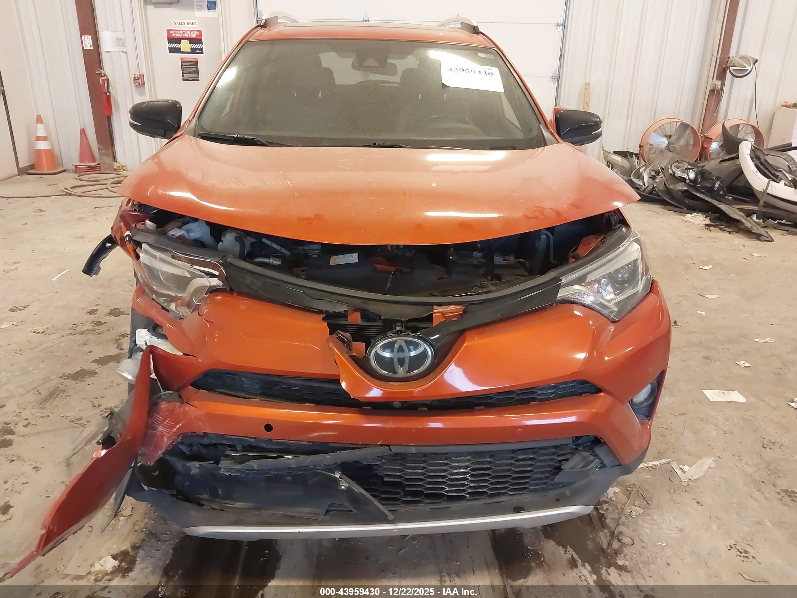 TOYOTA RAV4 image 6