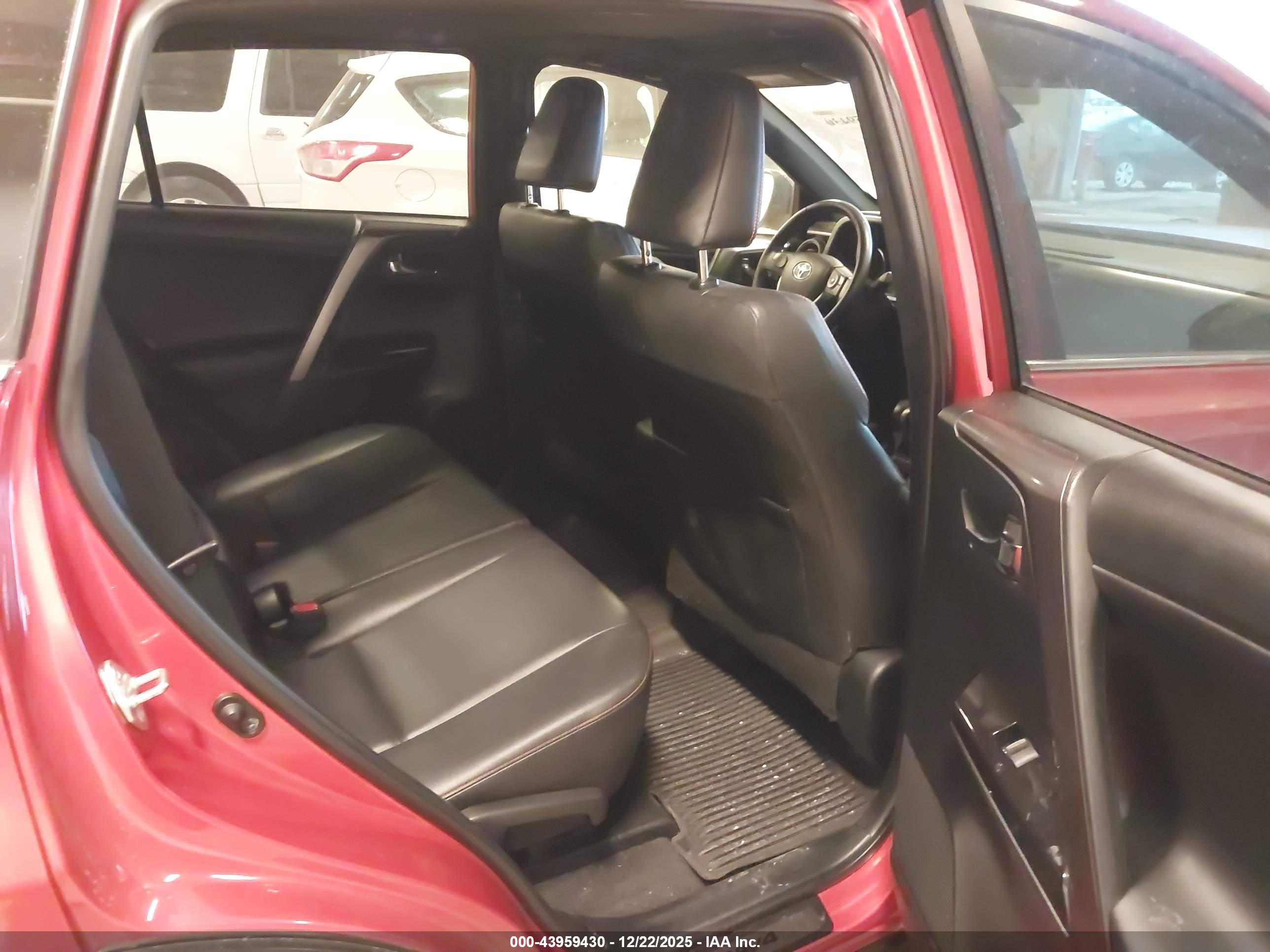 TOYOTA RAV4 image 8