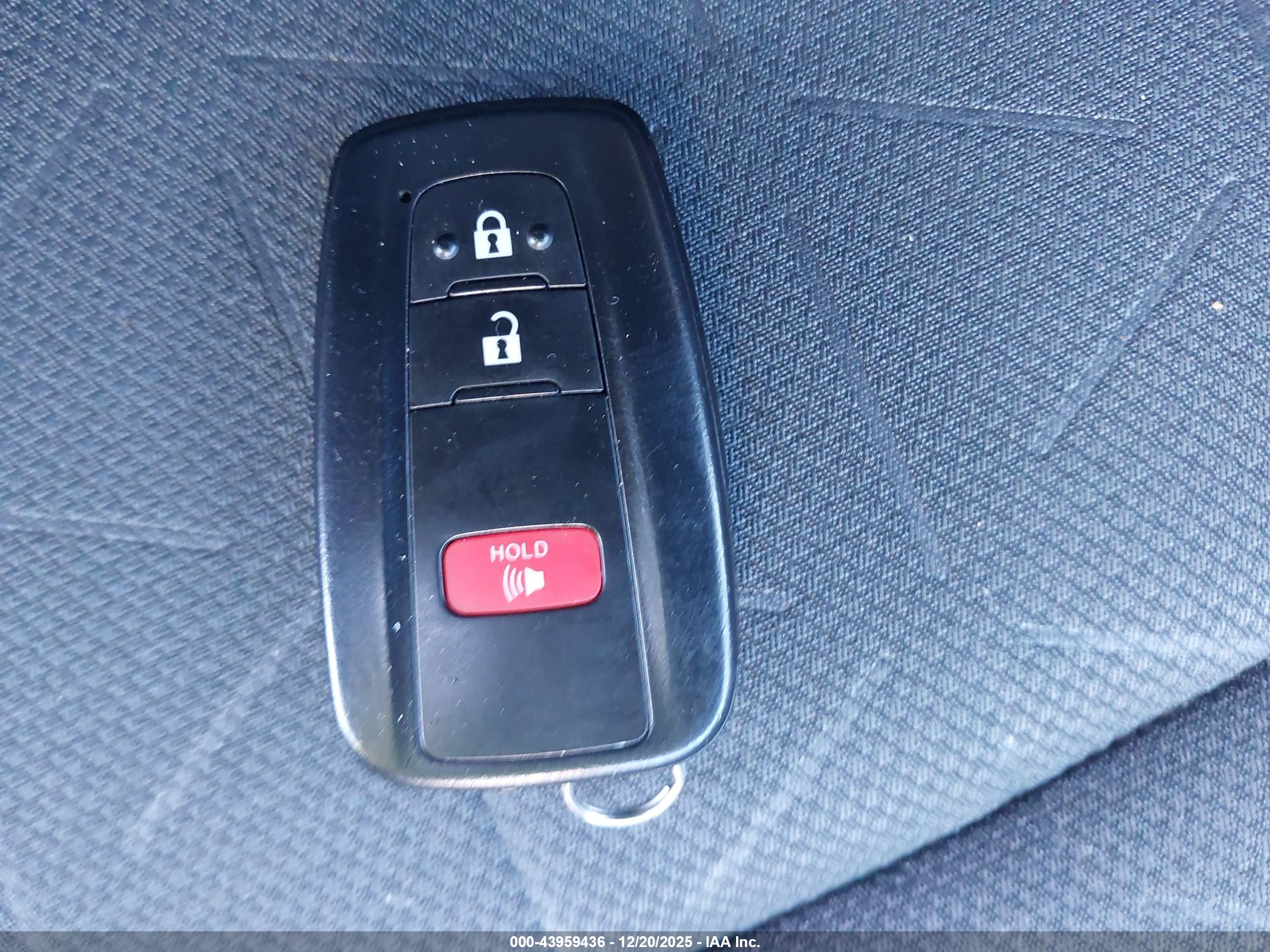 TOYOTA RAV4 image 11