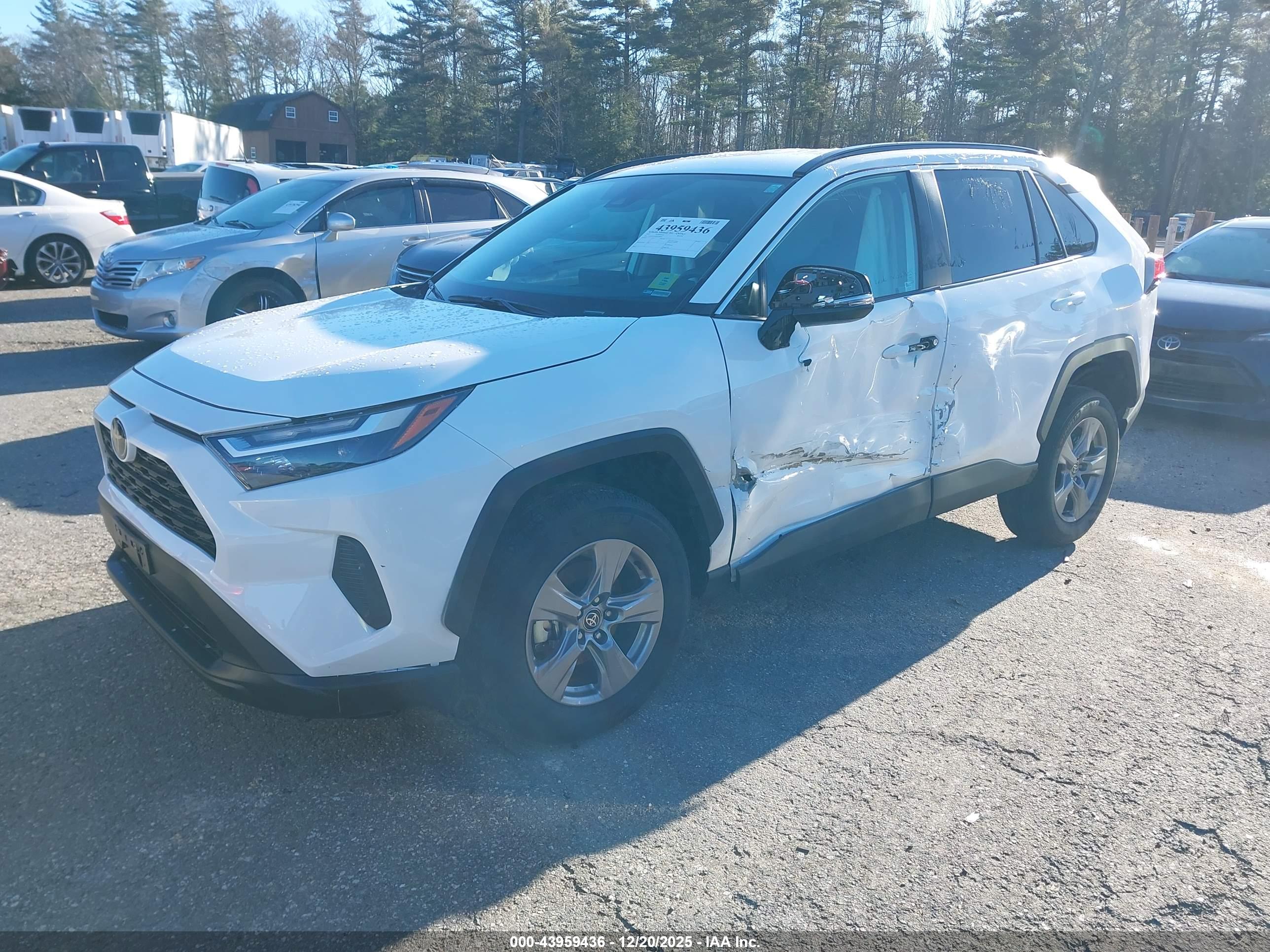 TOYOTA RAV4 image 2