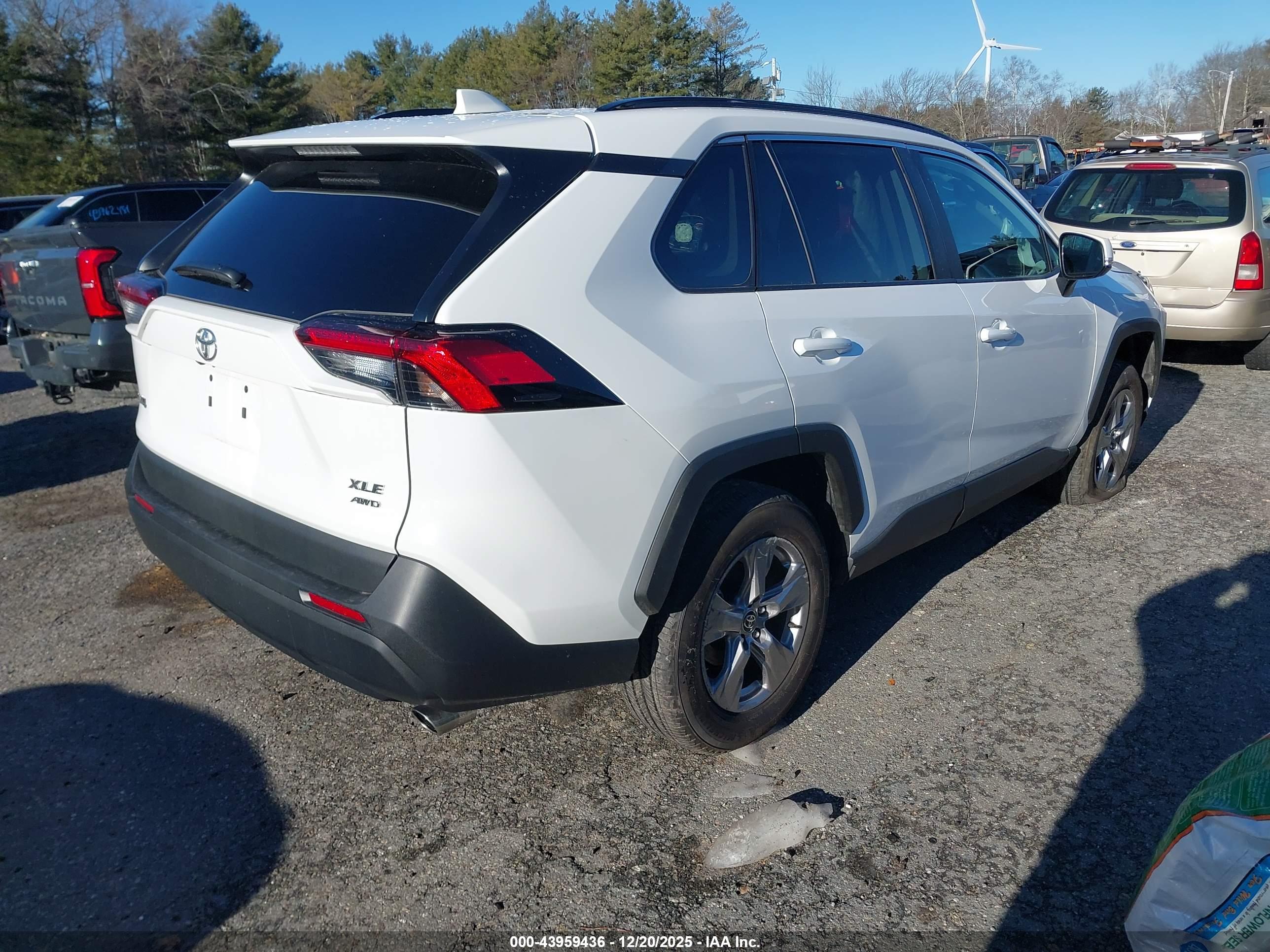 TOYOTA RAV4 image 4