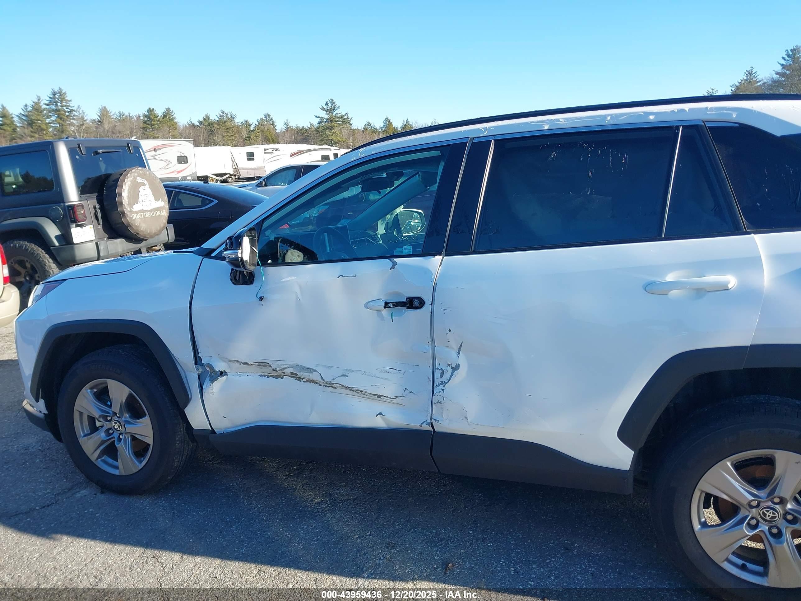 TOYOTA RAV4 image 6