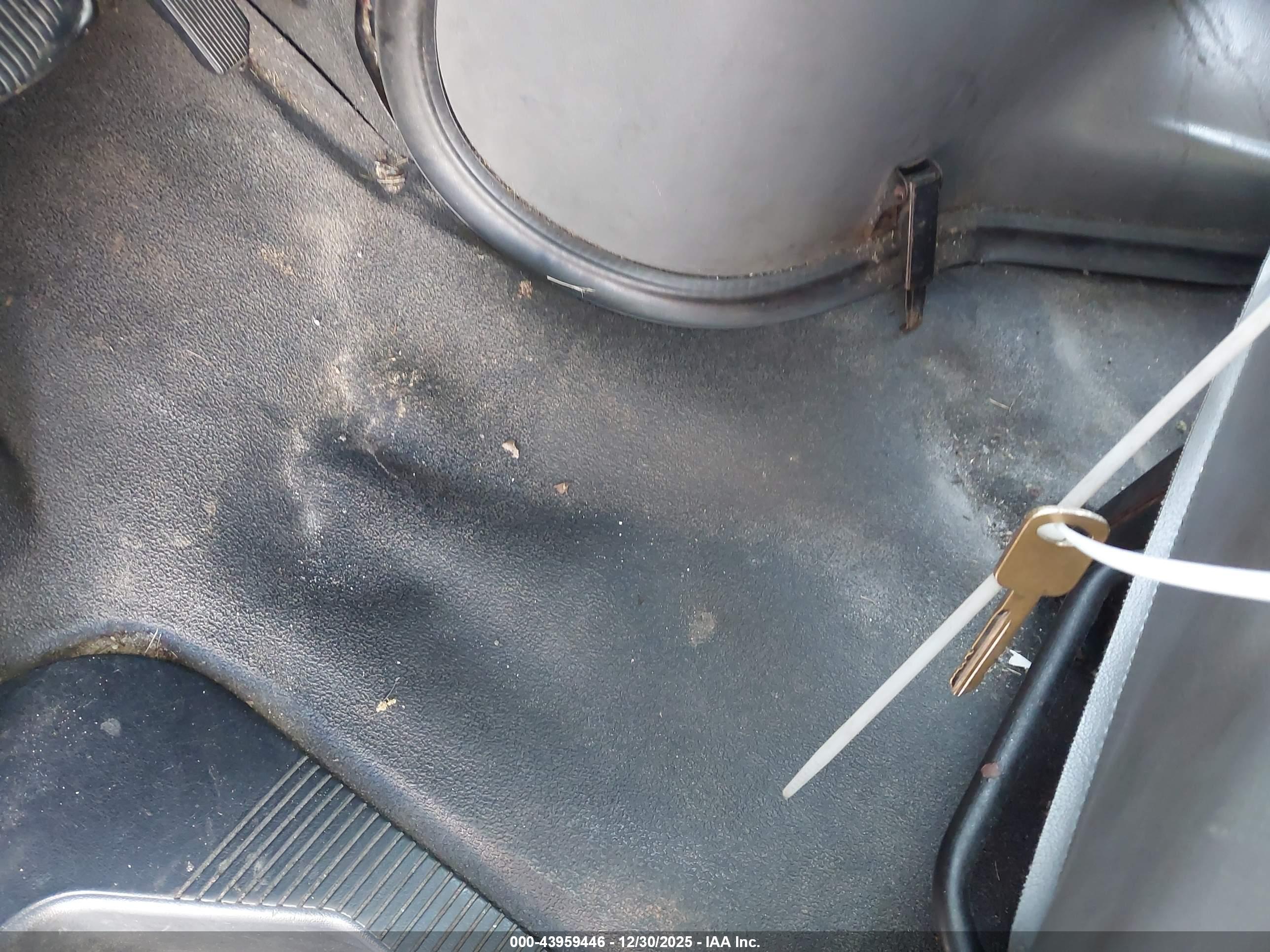 FORD E-450 image 11