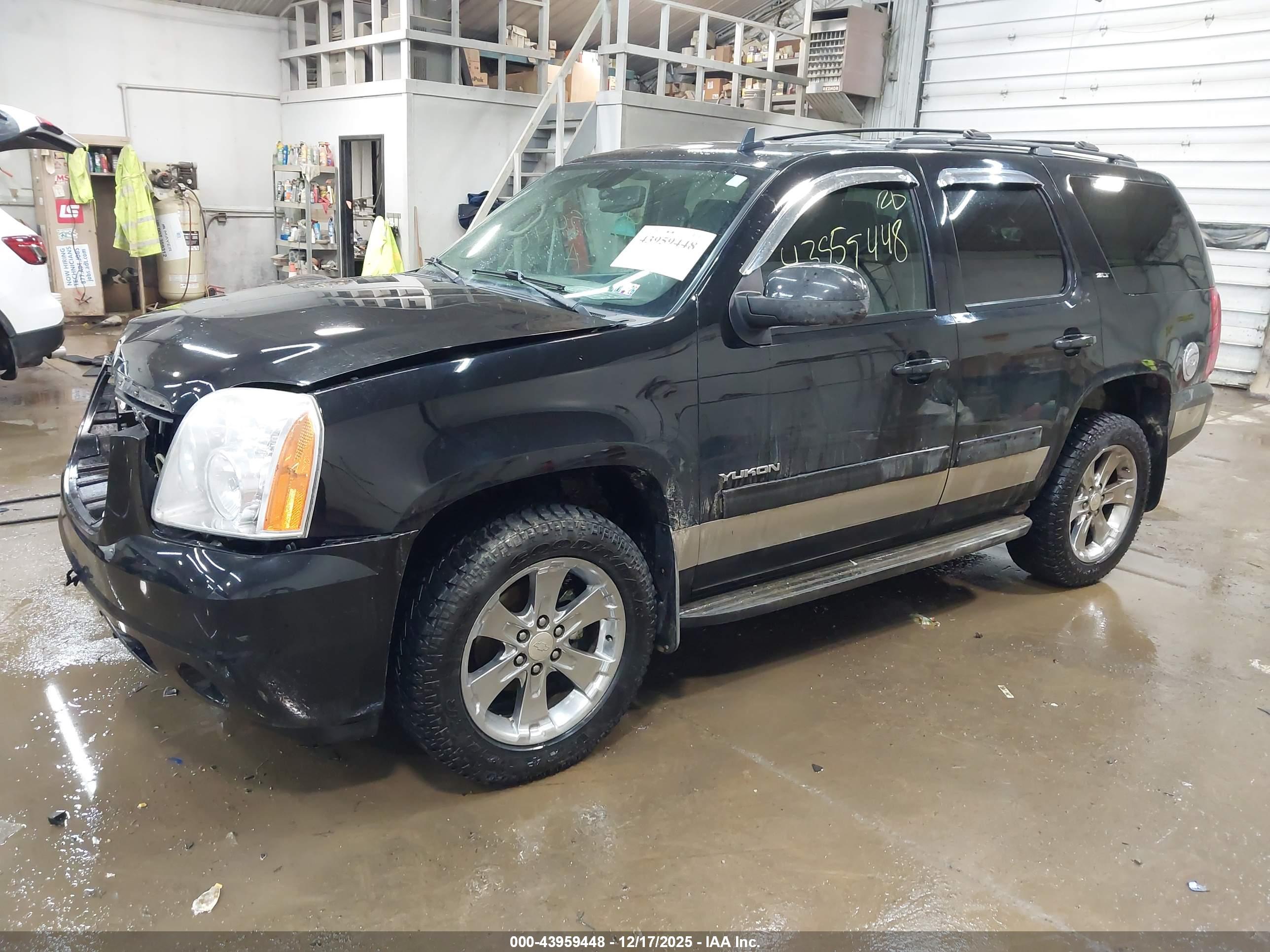 GMC YUKON image 2