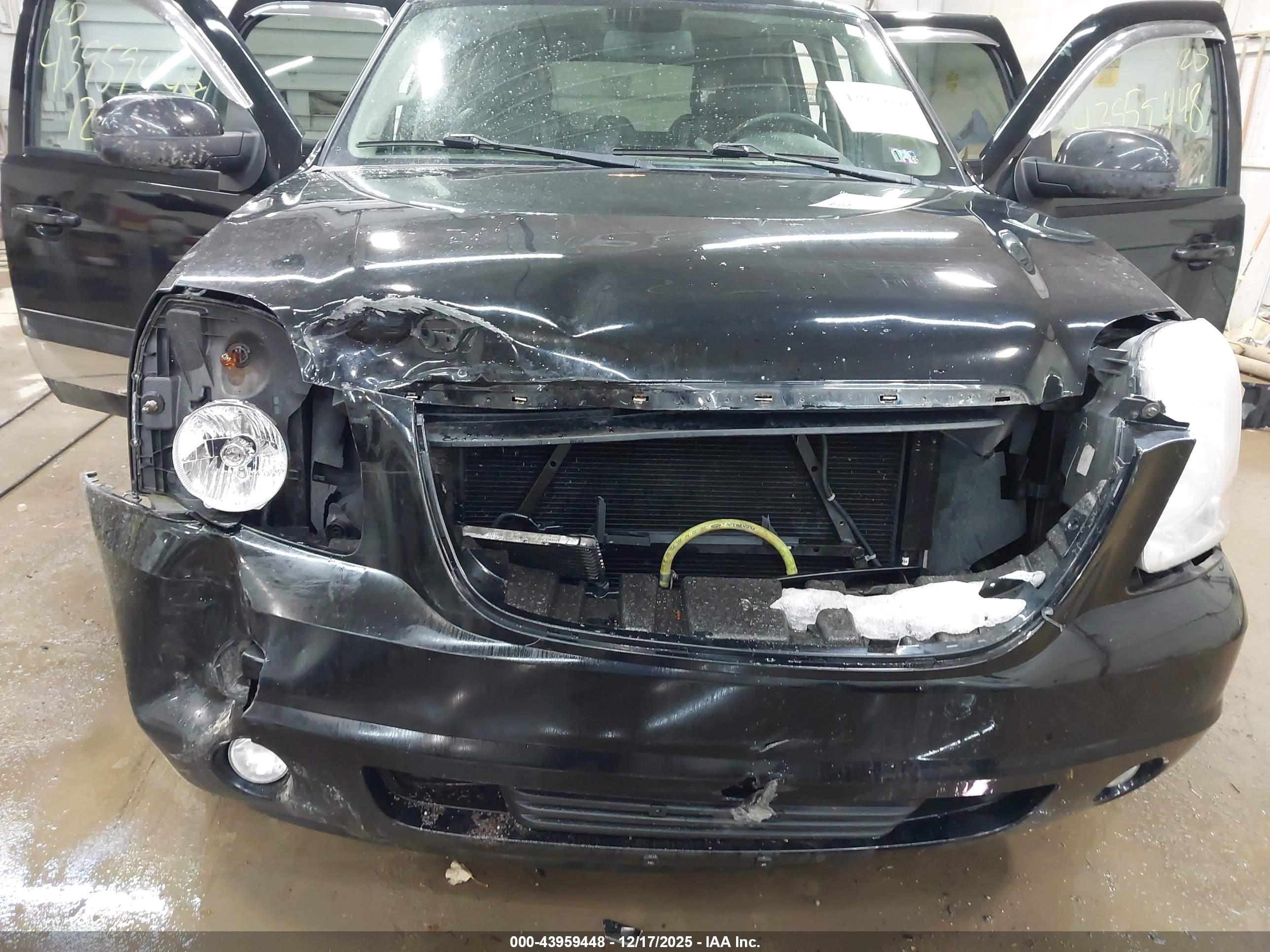 GMC YUKON image 6